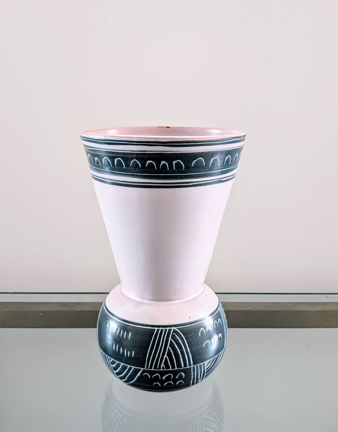 Yvon Roy Vase