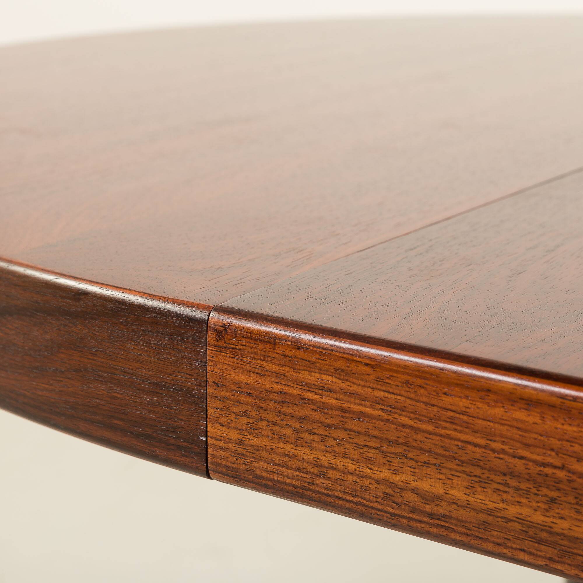 Danish Rosewood pedestal extension table attr. to Gudme Mobelfabrik, 1970s