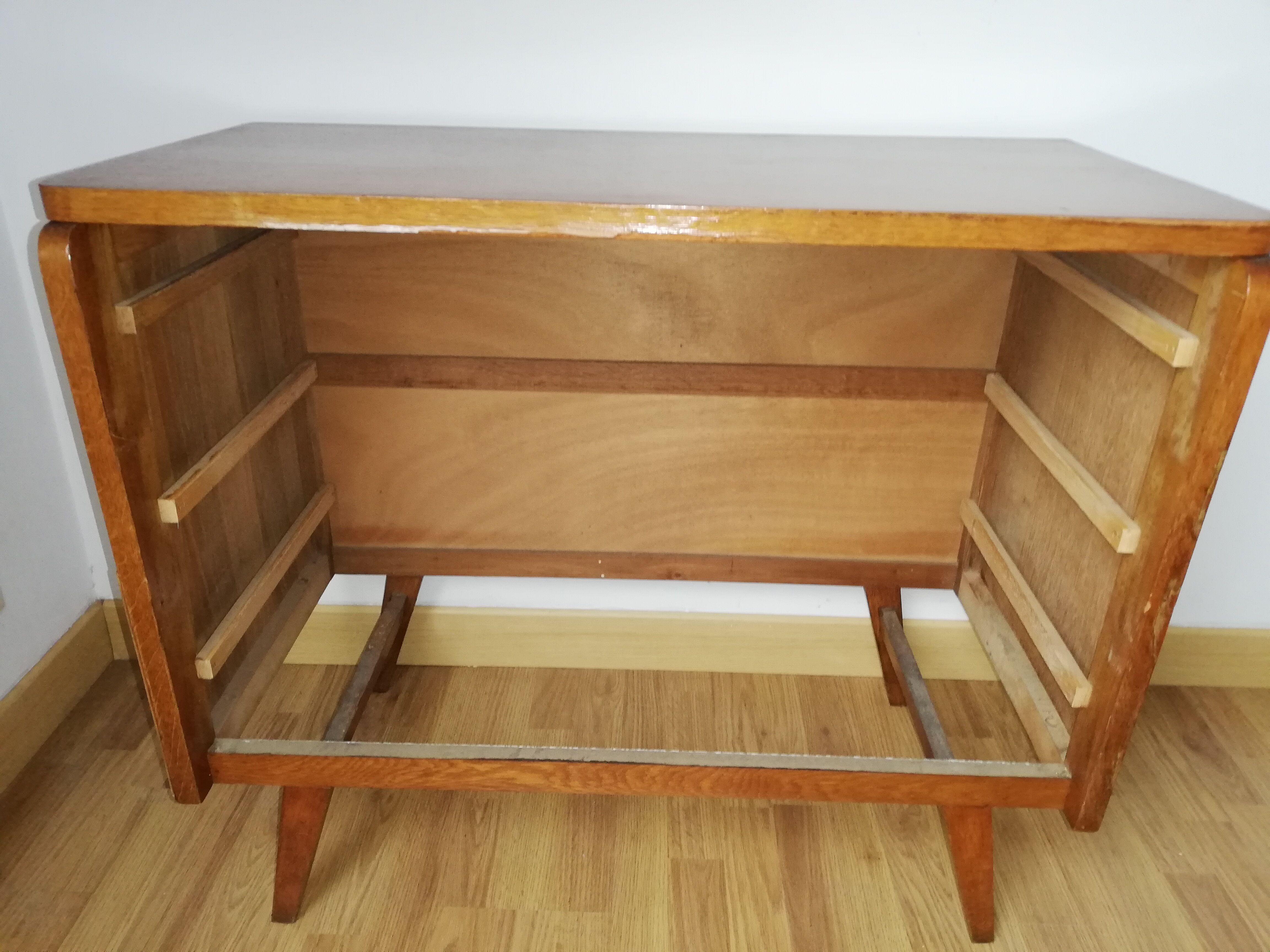 Convenient wood and rattan compass feet