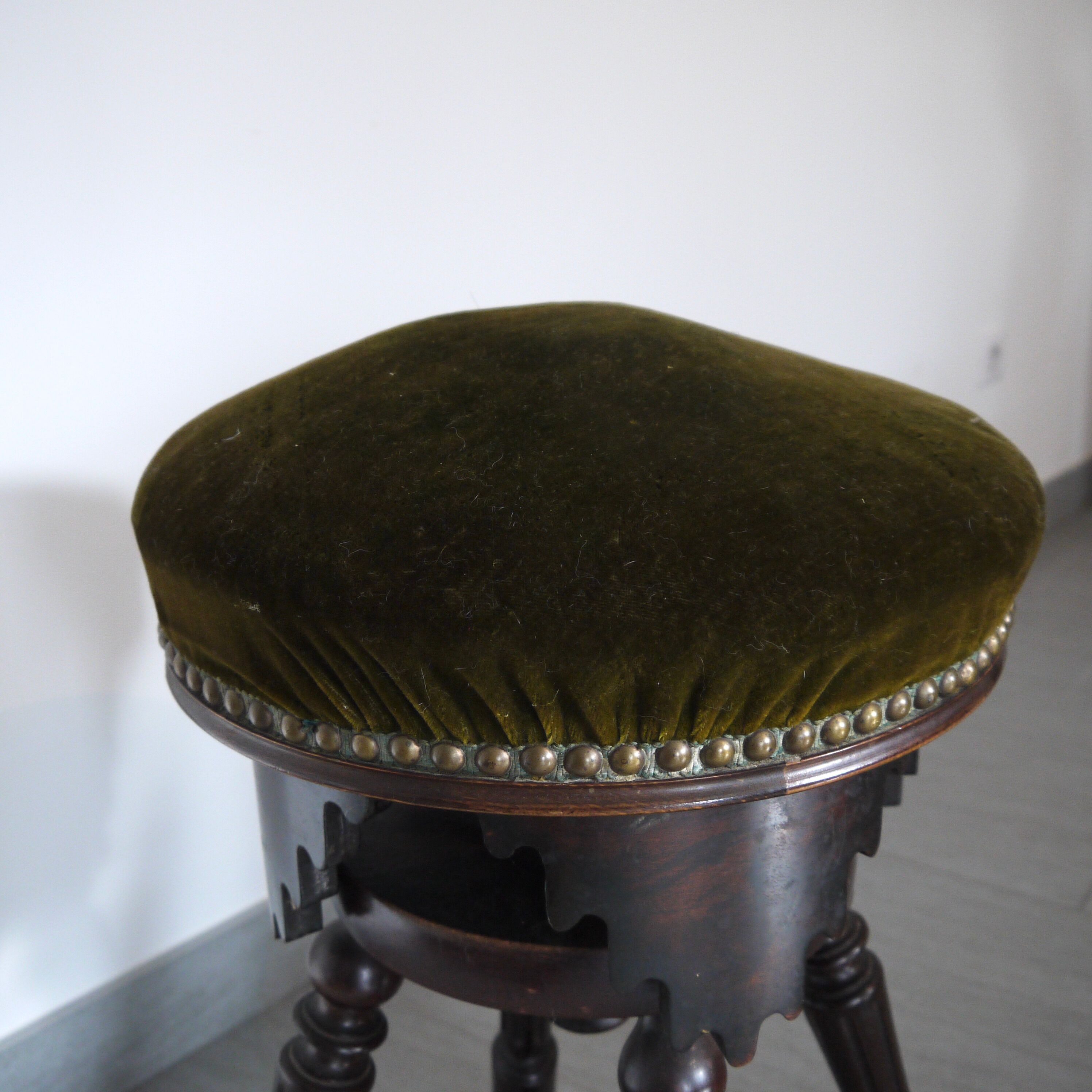 Napoleon III piano stool