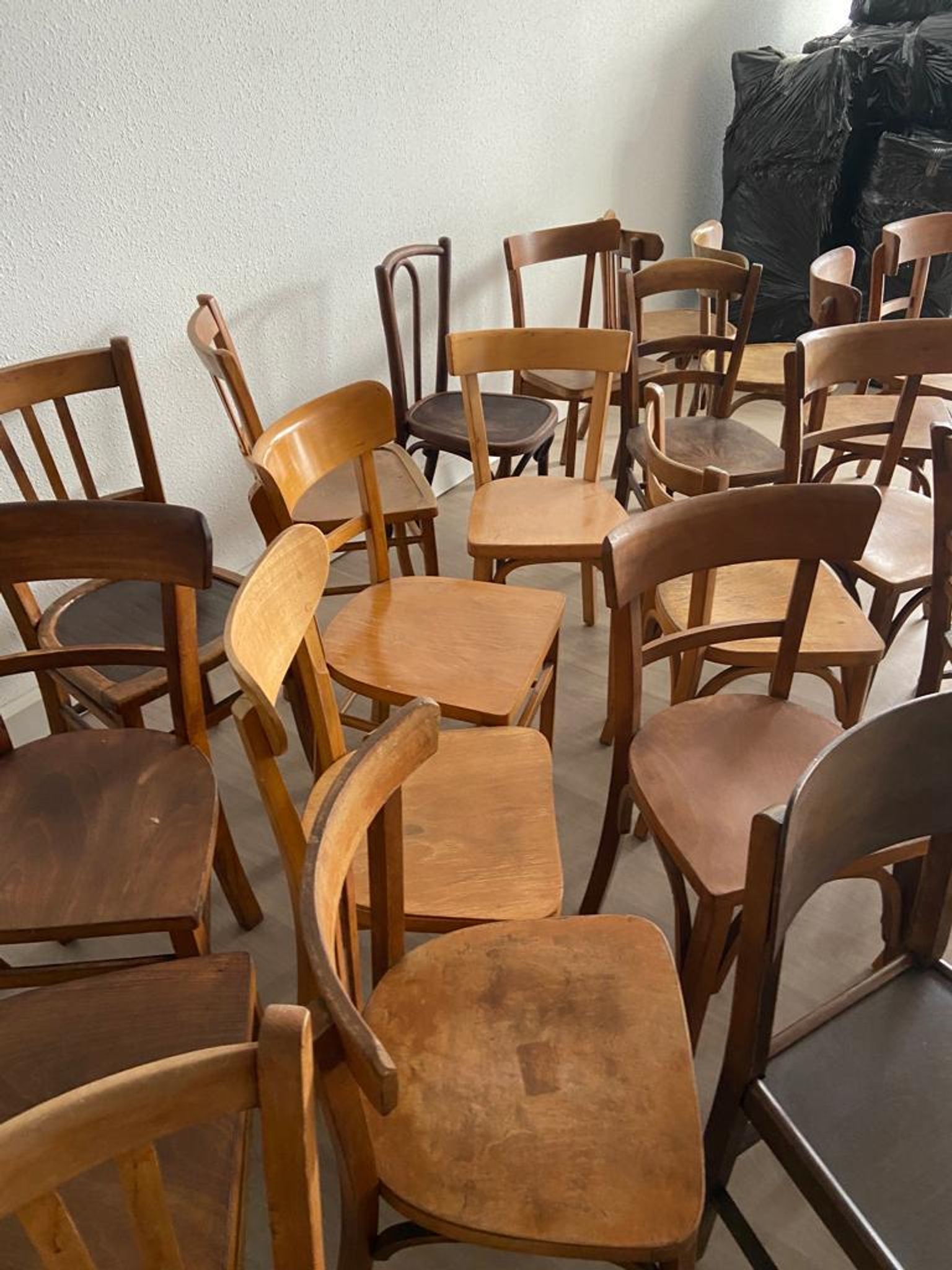 Set of 30 bistro chairs BOIS COURBÉ Vintage 60s mismatched