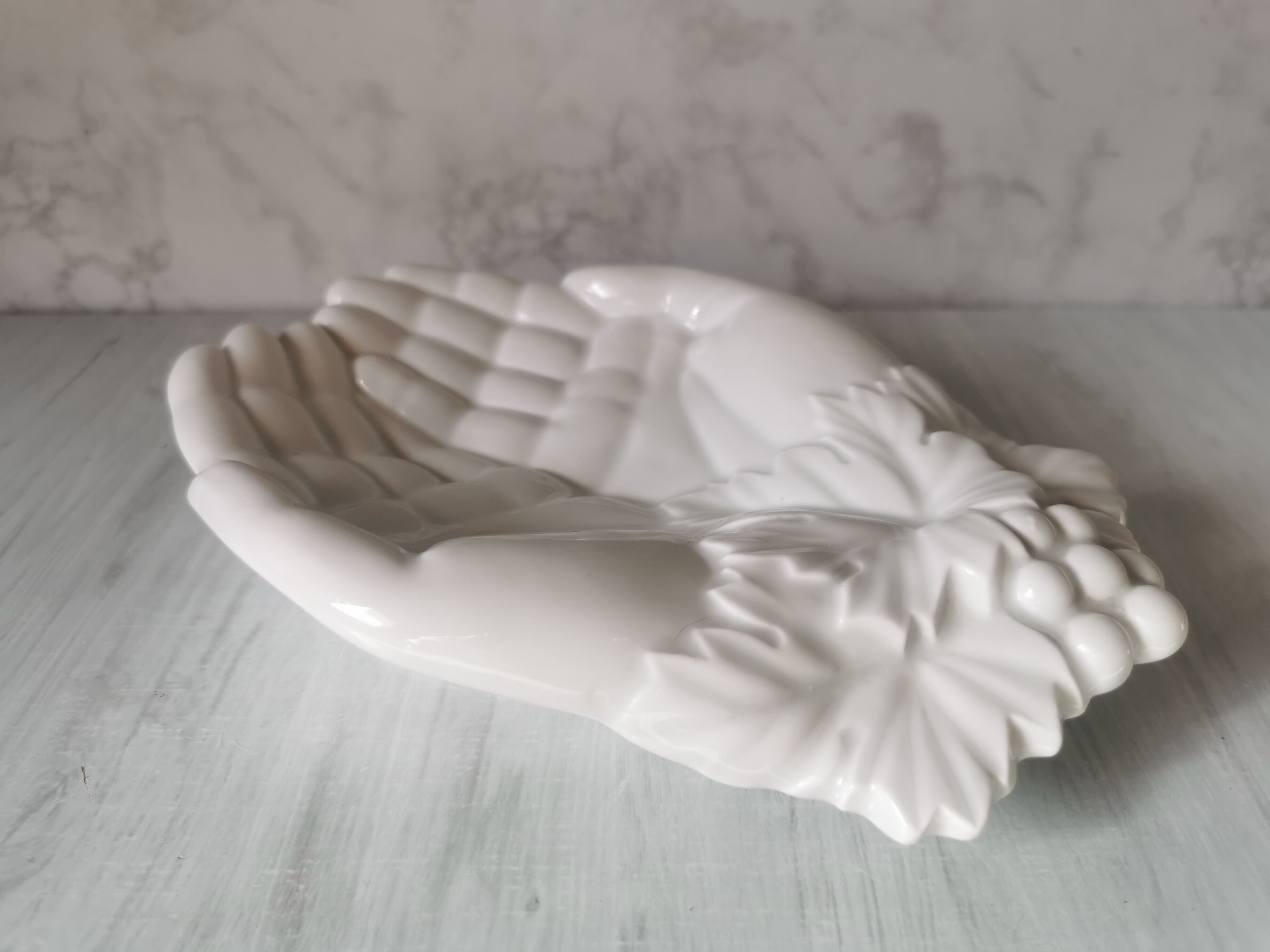 Empty pocket hands porcelain