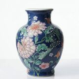 Large baluster vase in Chinese porcelain with vintage floral decoration from the 1970s-80s.
