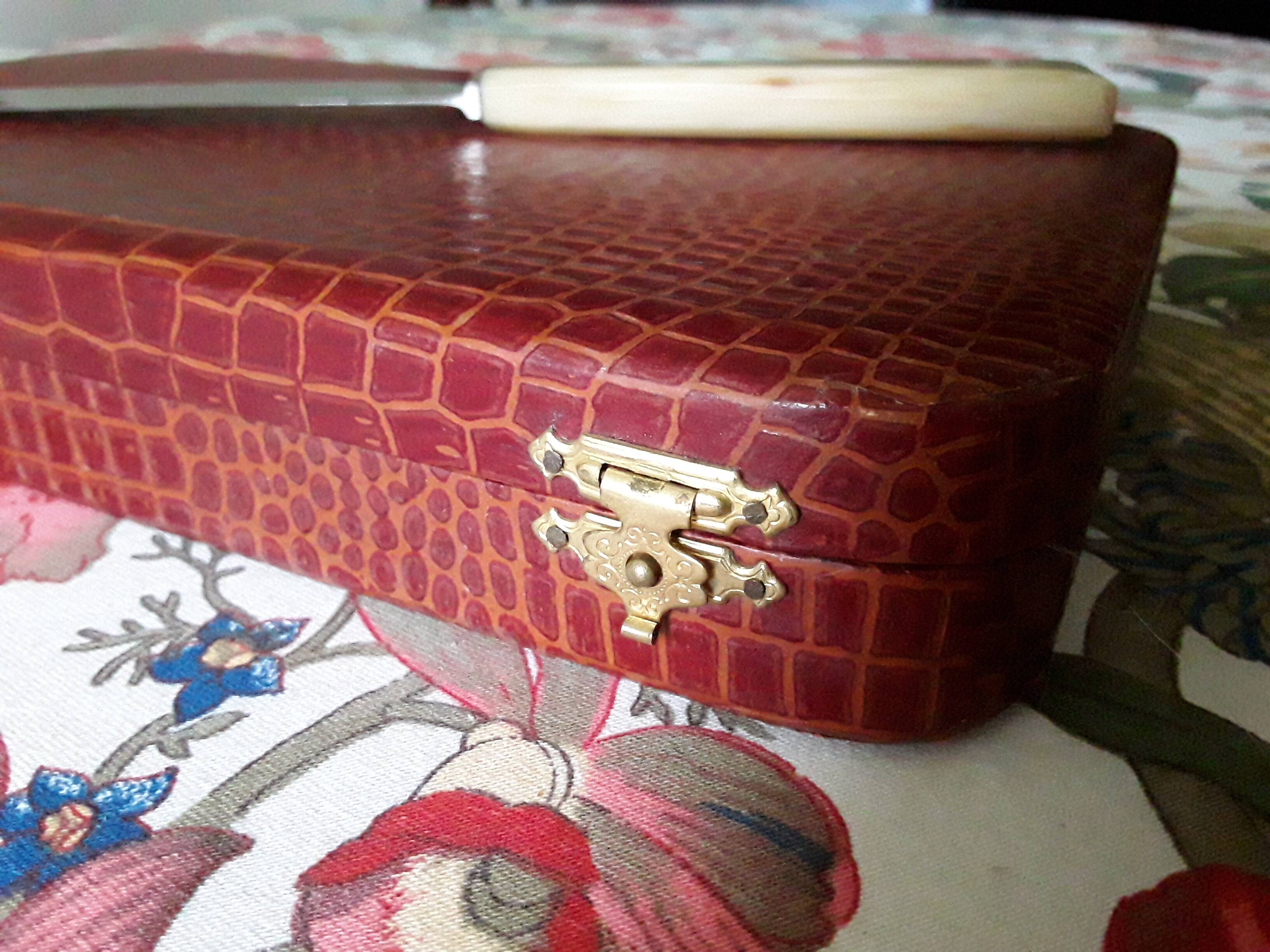 Coffret de 12 couteaux vintage