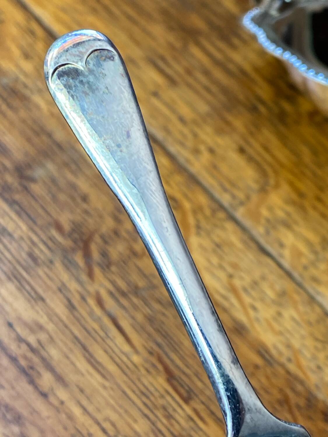 Beurrier coquille avec couteau, plaqué argent, Queen