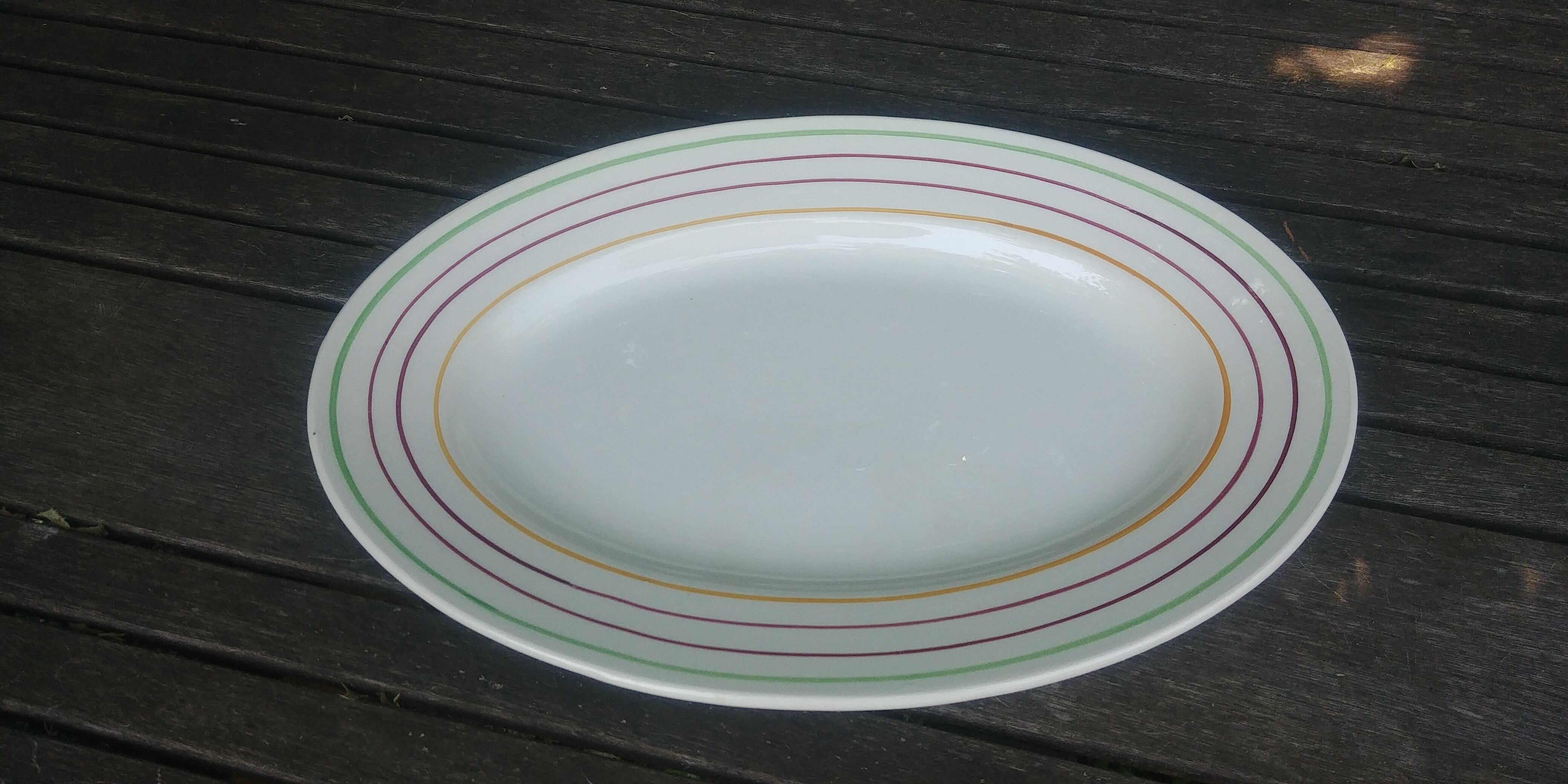 Serving dish of the Gien factory model Jeannic