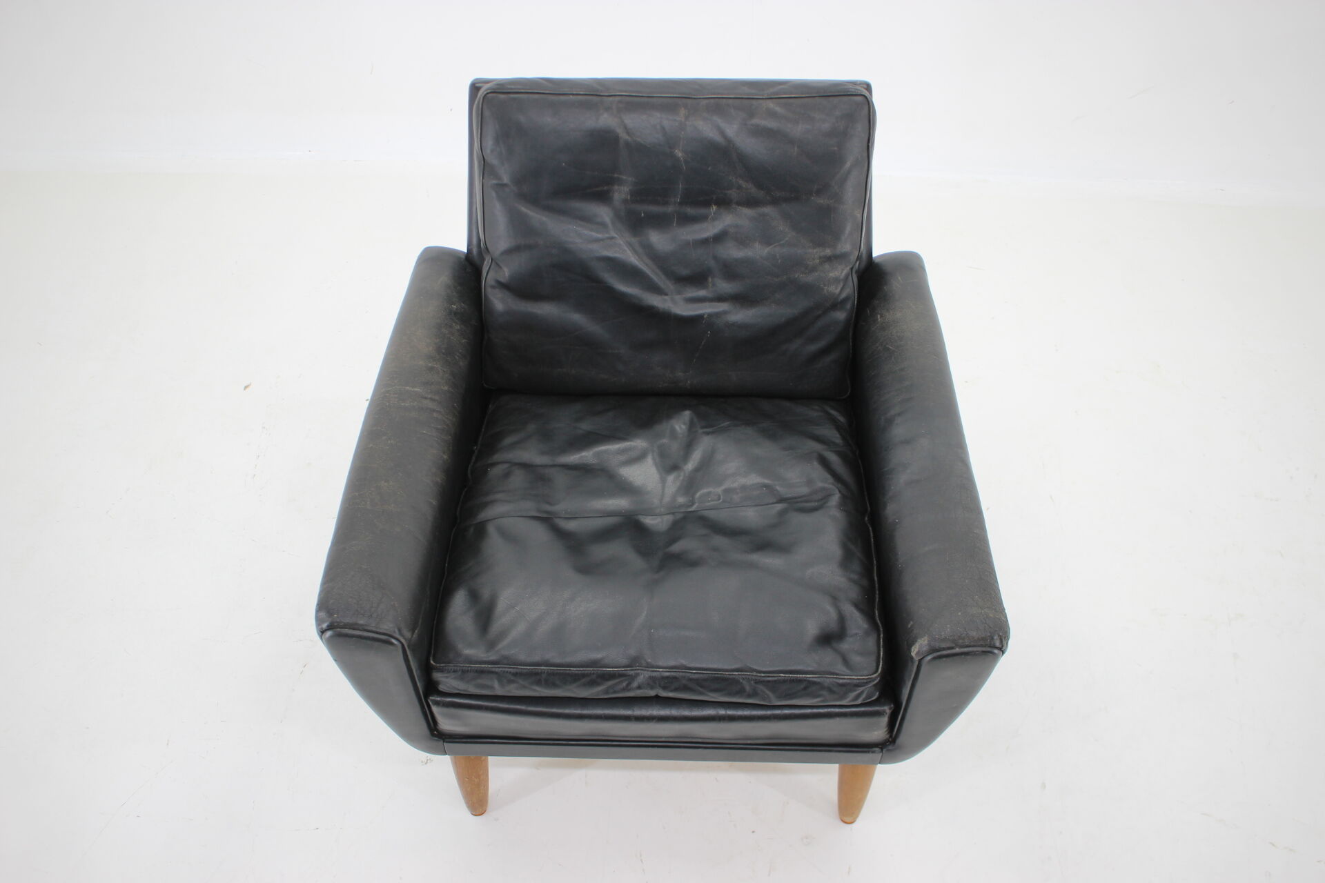 1960s black lether danish armchair