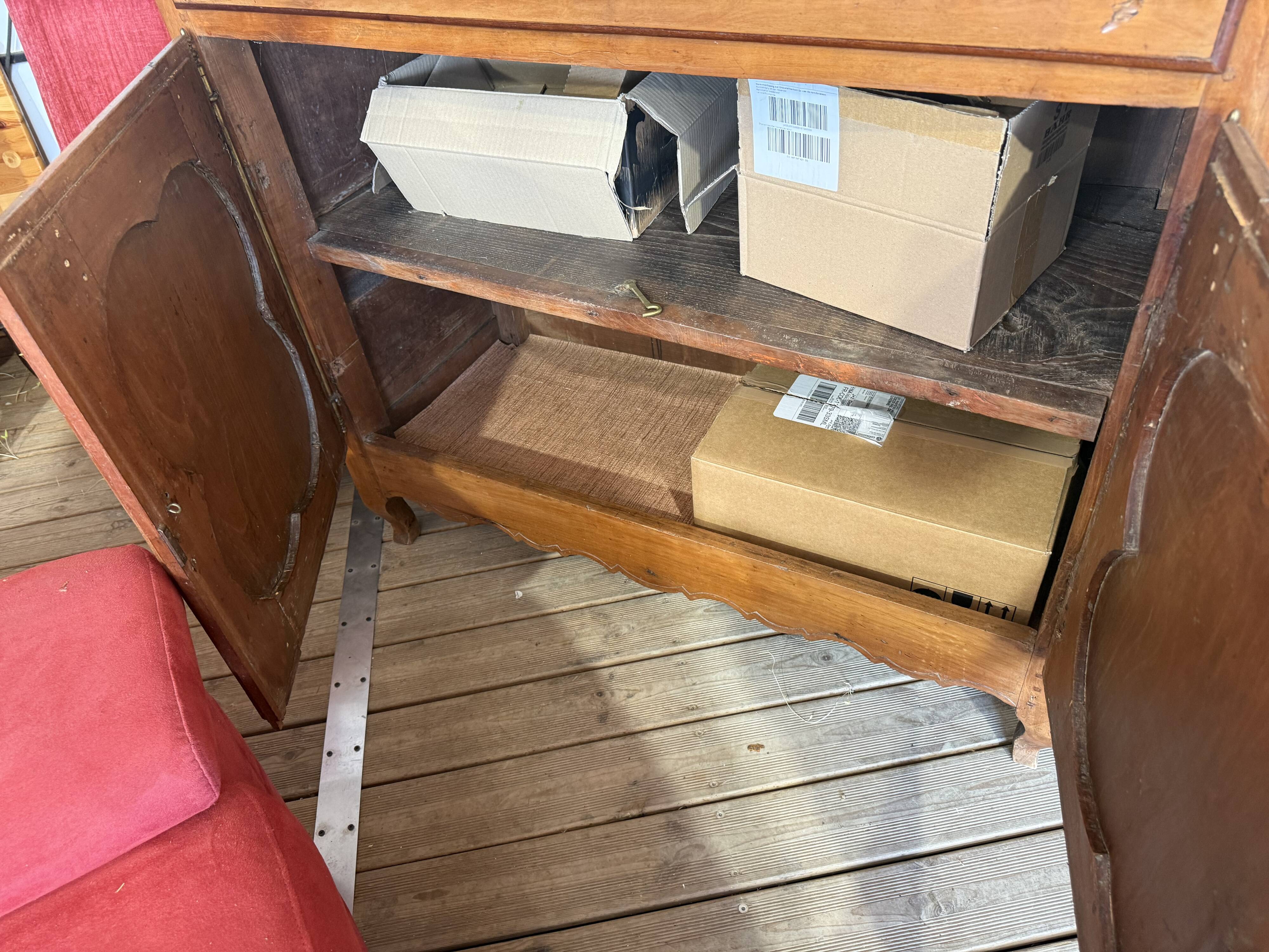 Buffet bas en merisier - Modèle à cœurs
