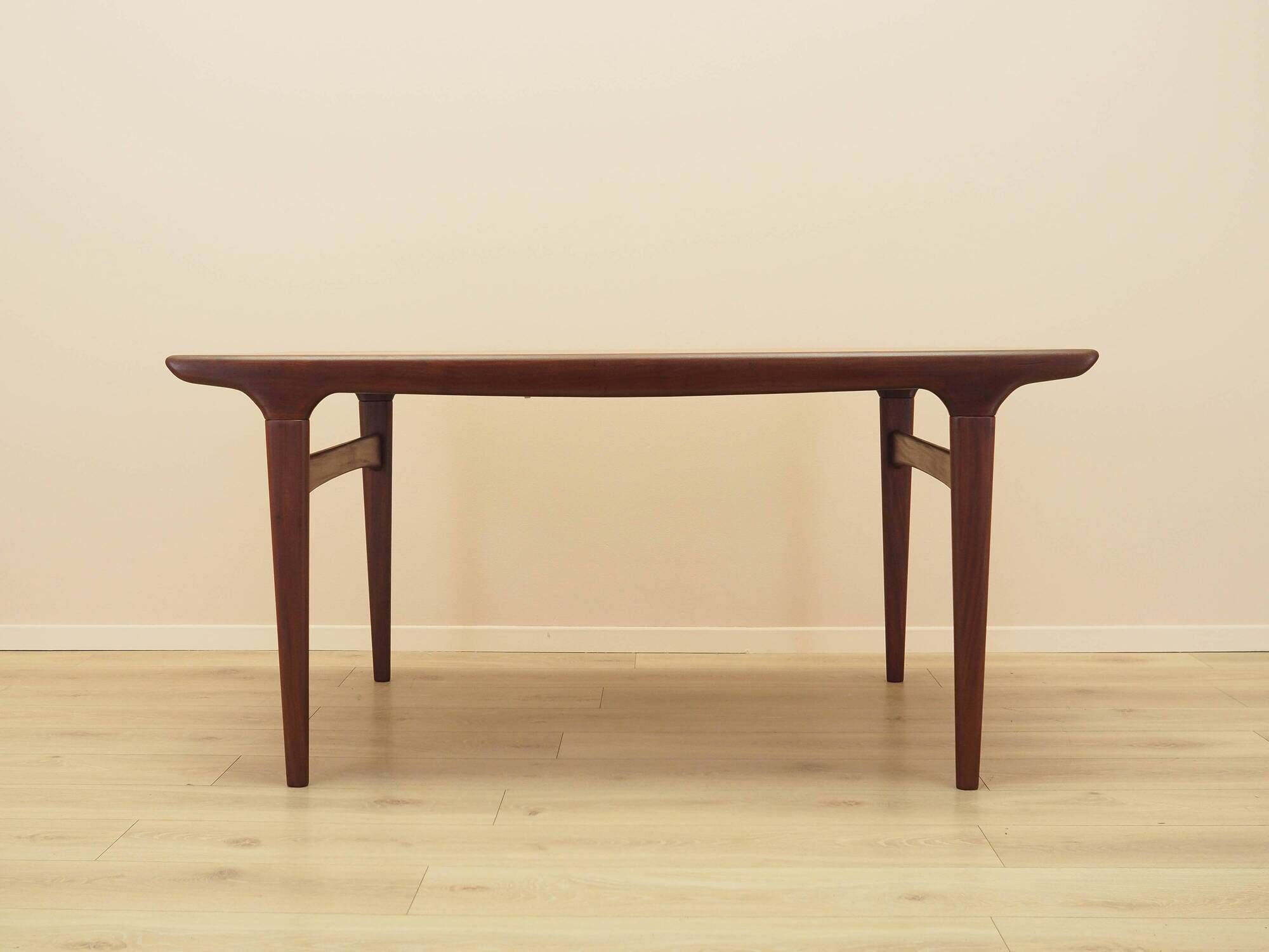 Table en teck, design danois, années 1970, designer : Johannes Andersen