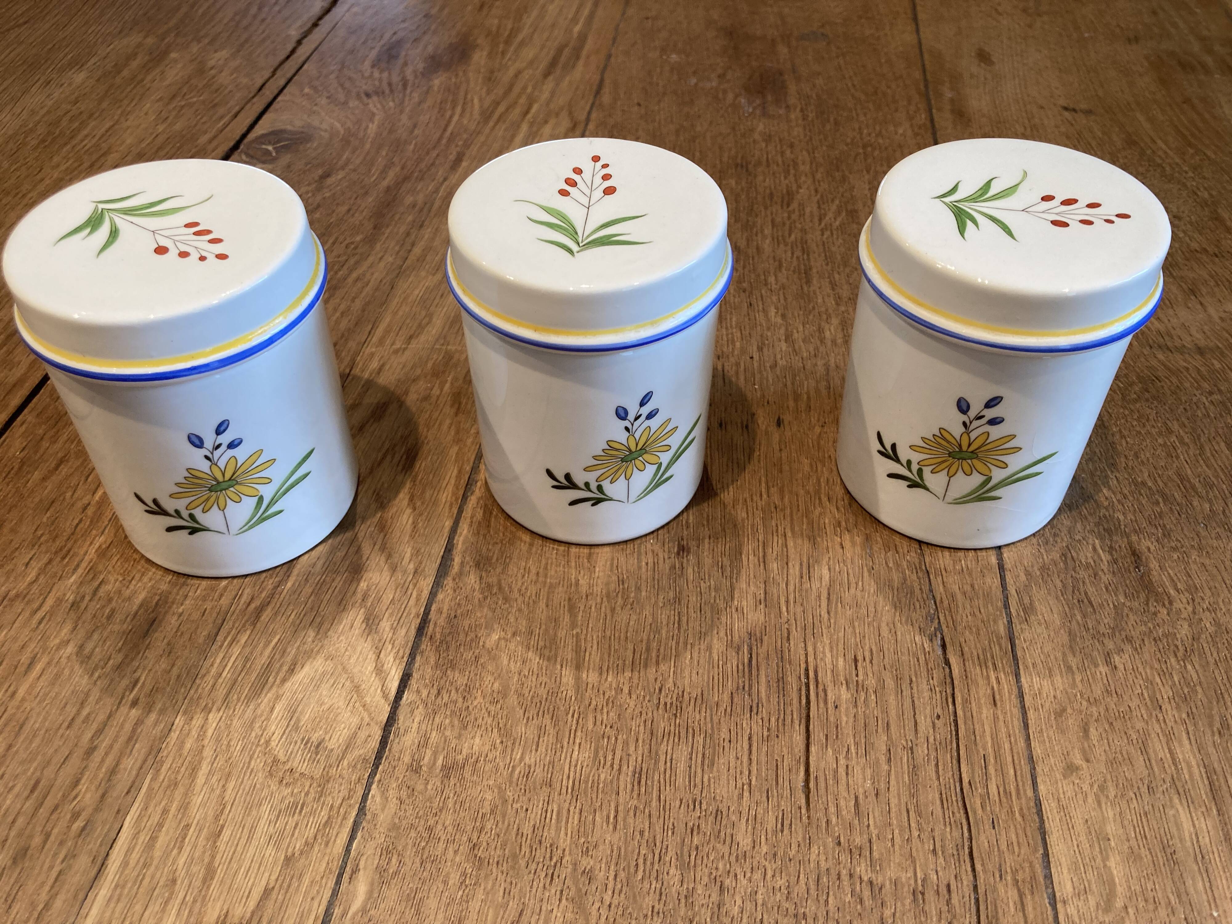 3 Gien spice jars