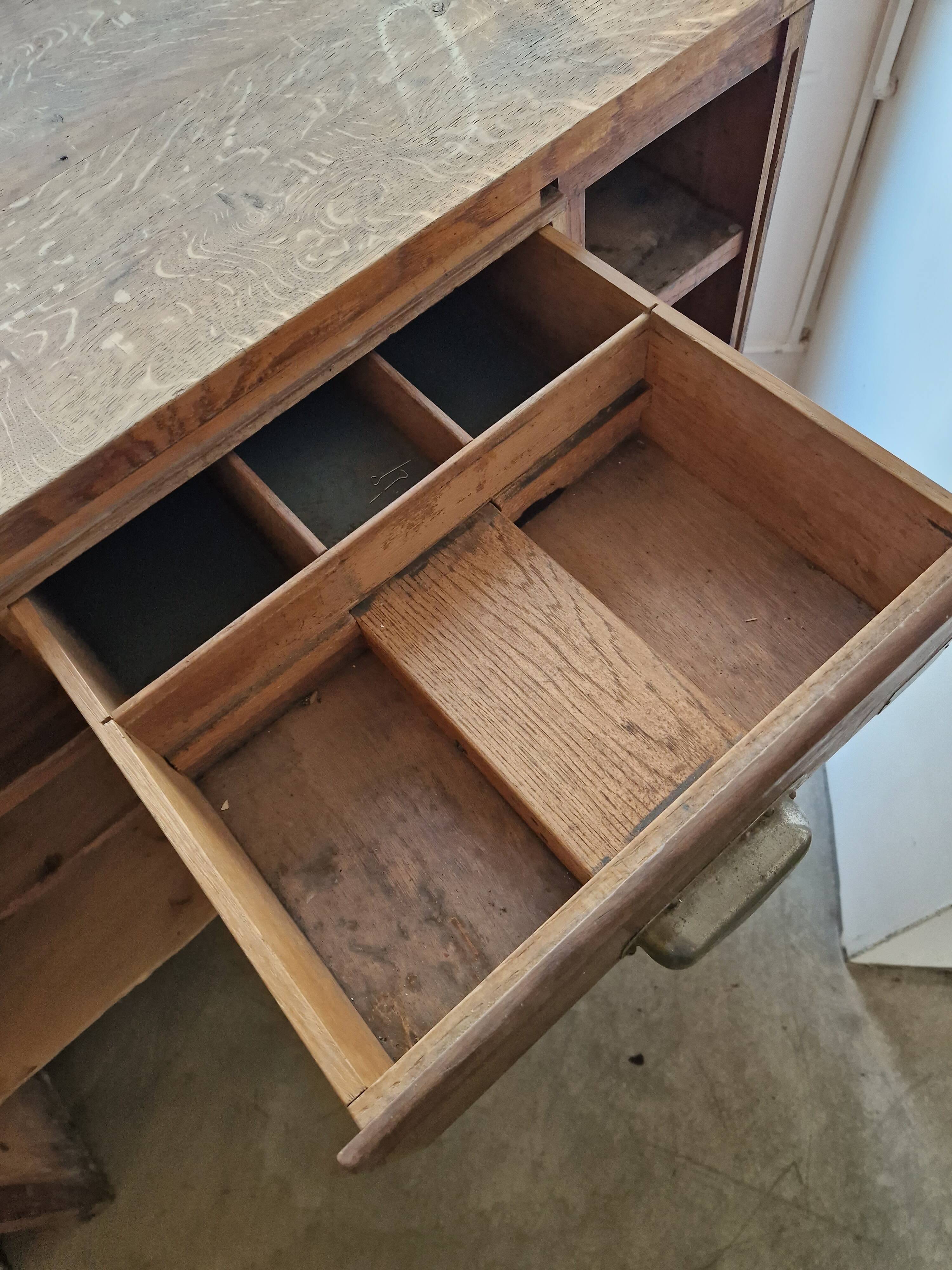 Art Deco trading counter