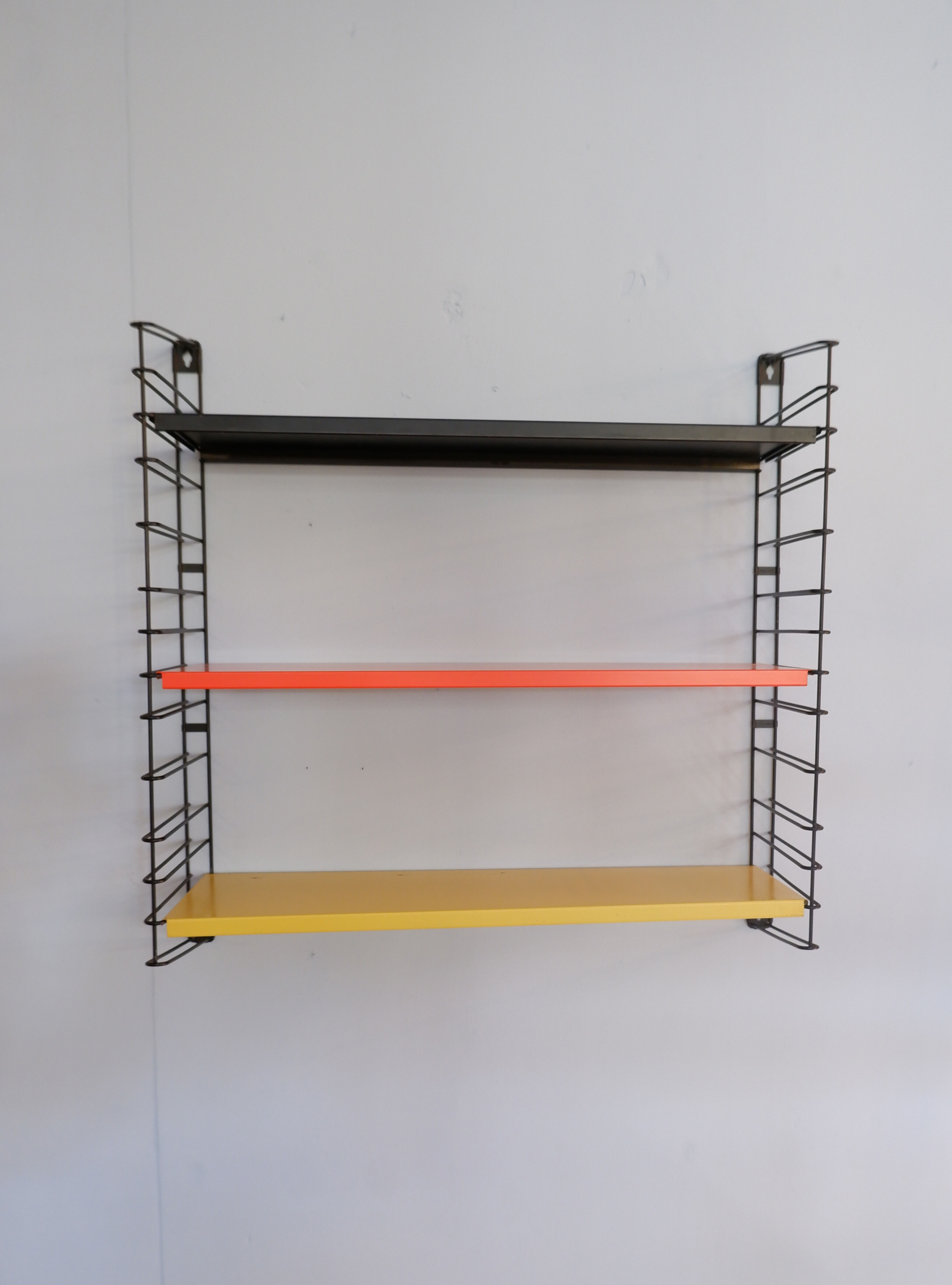 Tomado wall unit