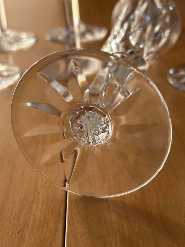 9 flûtes à champagne en cristal taillé Saint Louis