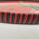 Plateu fixed under glass