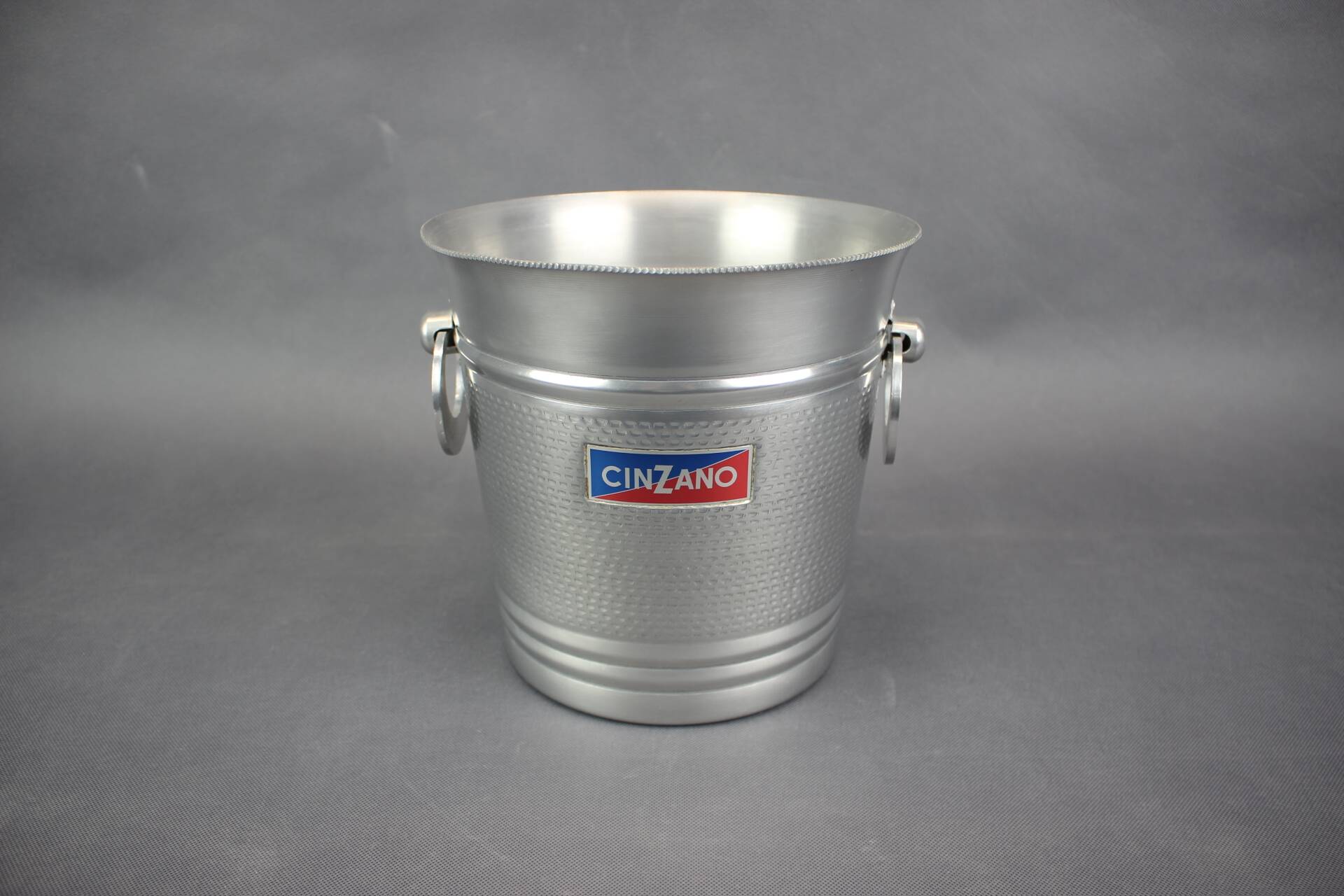 Seau à glace en aluminium Cinzano des années 1970