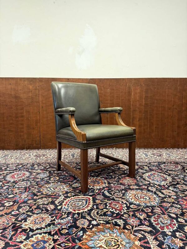 Ensemble de chaises de bureau Chesterfield anglaises classiques