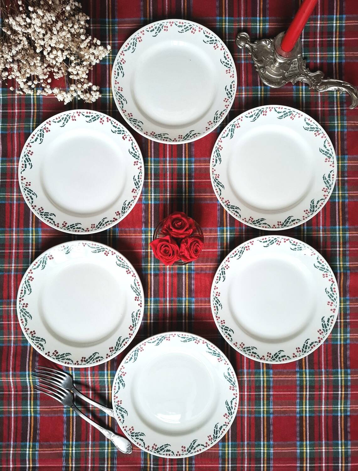 Assiettes plates anciennes dépareillées en faïence