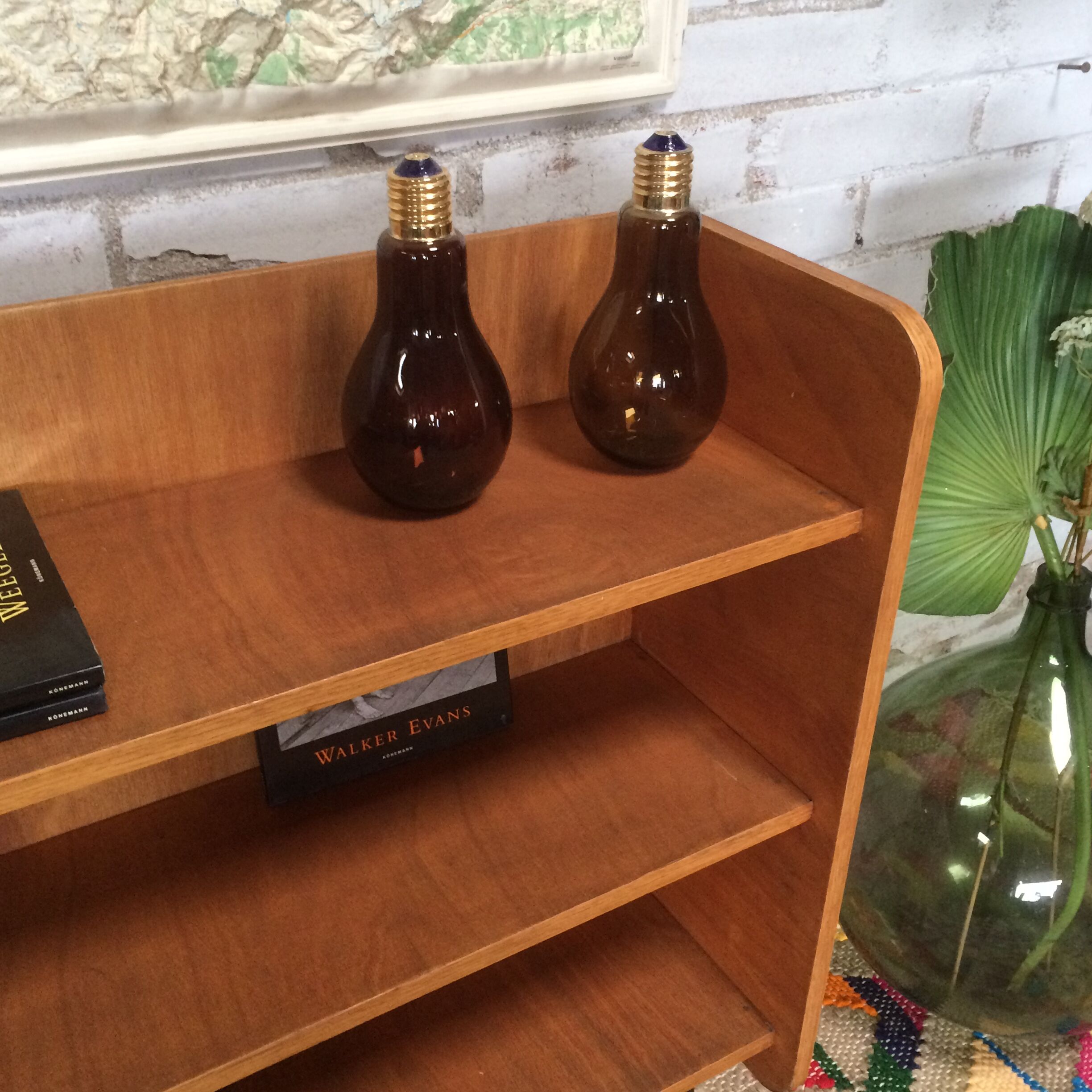 Bibliothèque scandinave chêne clair et métal