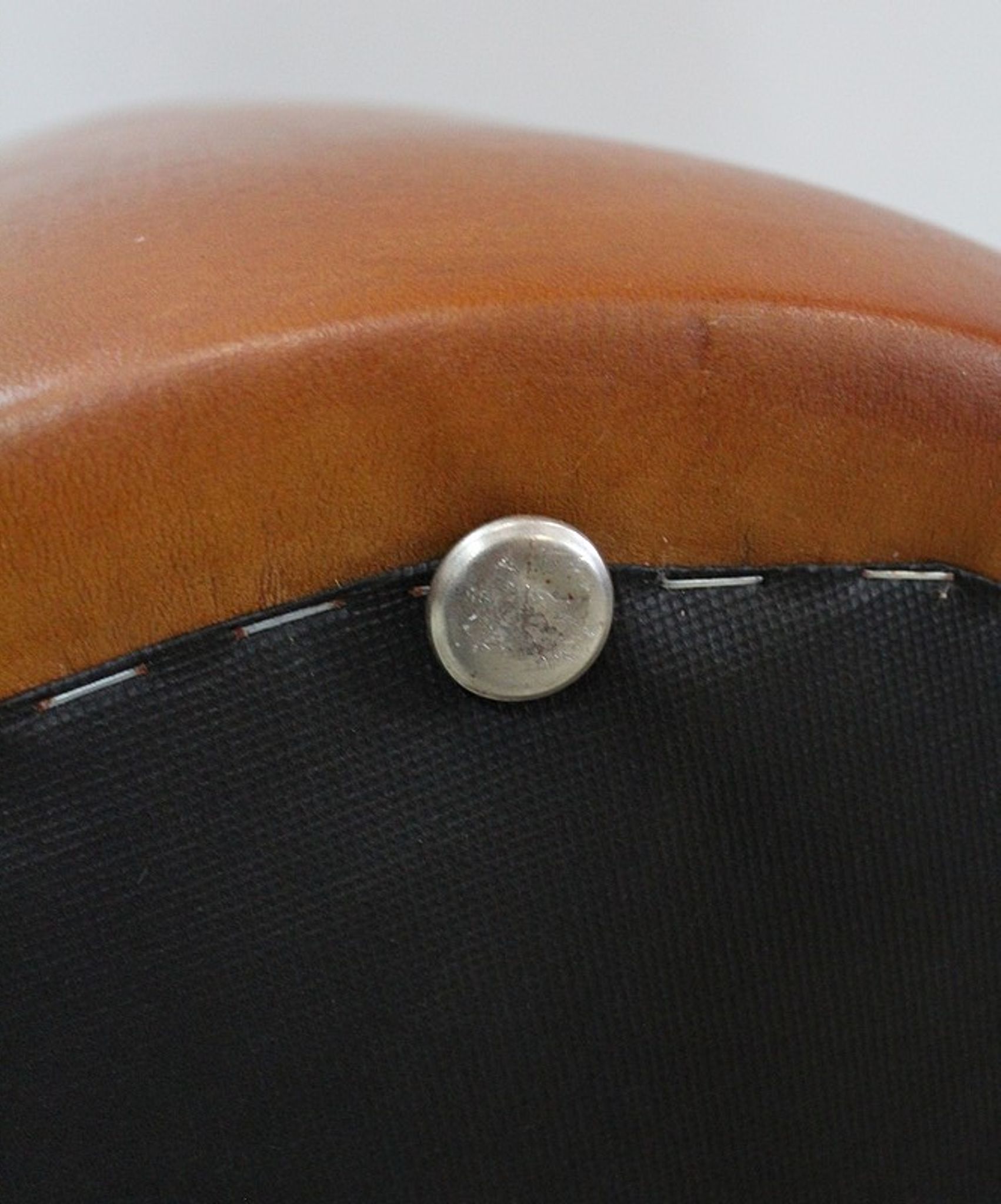 Sheep leather pouf
