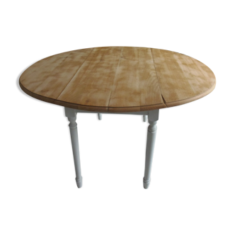 Round table with flaps