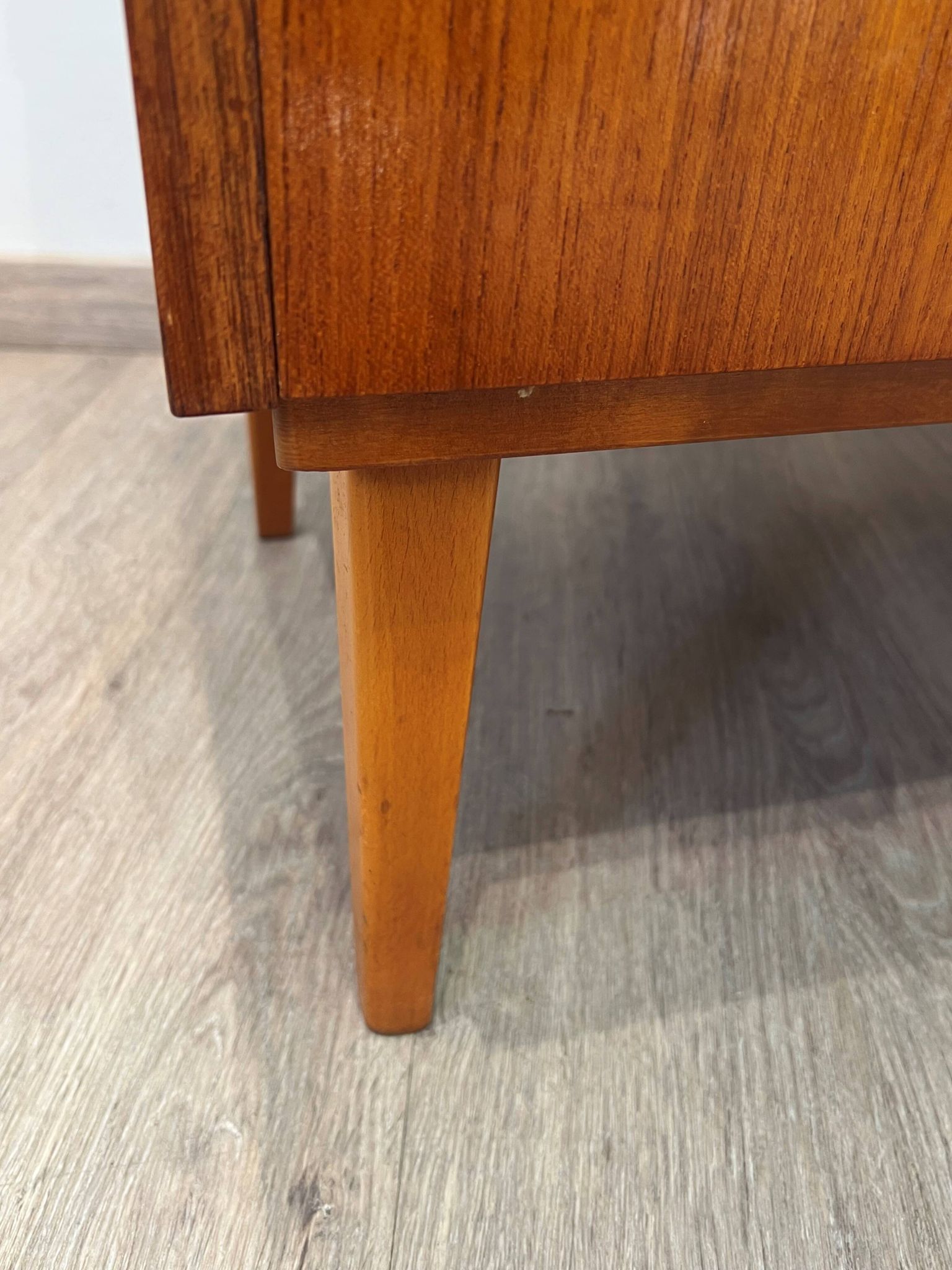 Rare secrétaire scandinave galbé origine Suède