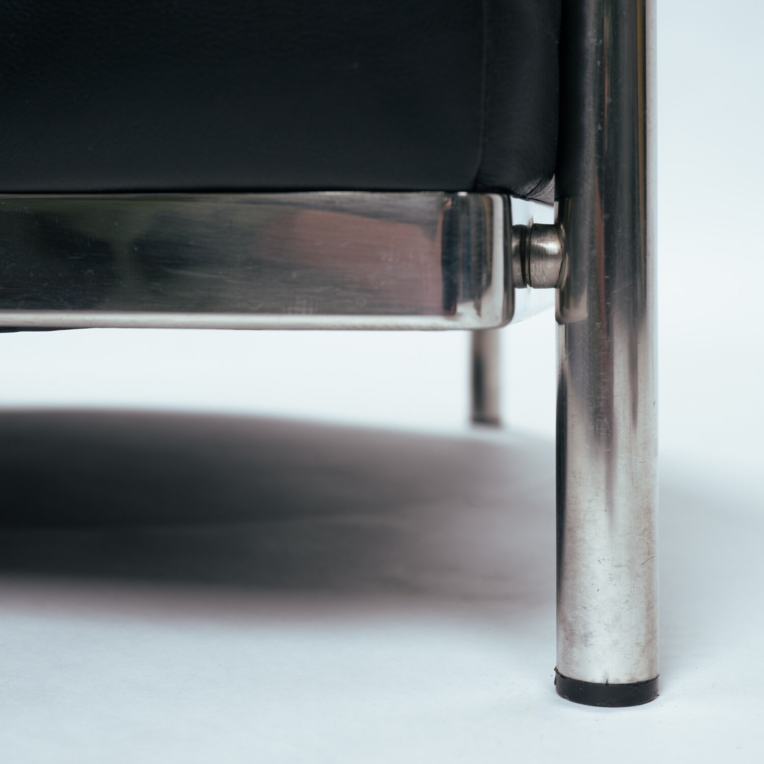 Zanotta onda black leather lounge chair, Italy 1980s