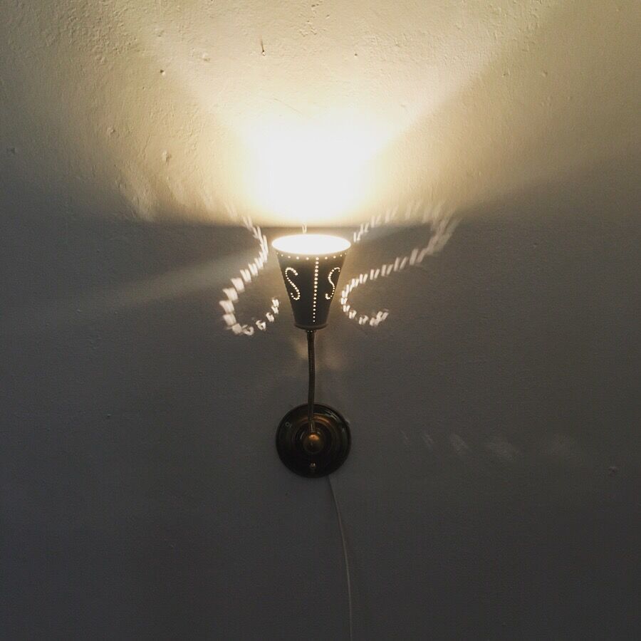 Magnificent adjustable italian Mid Century Modern brass wall sconce