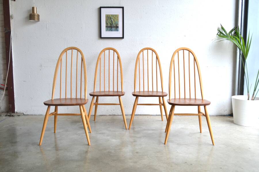 Série de quatre chaises « Quaker »par Lucian Ercolani