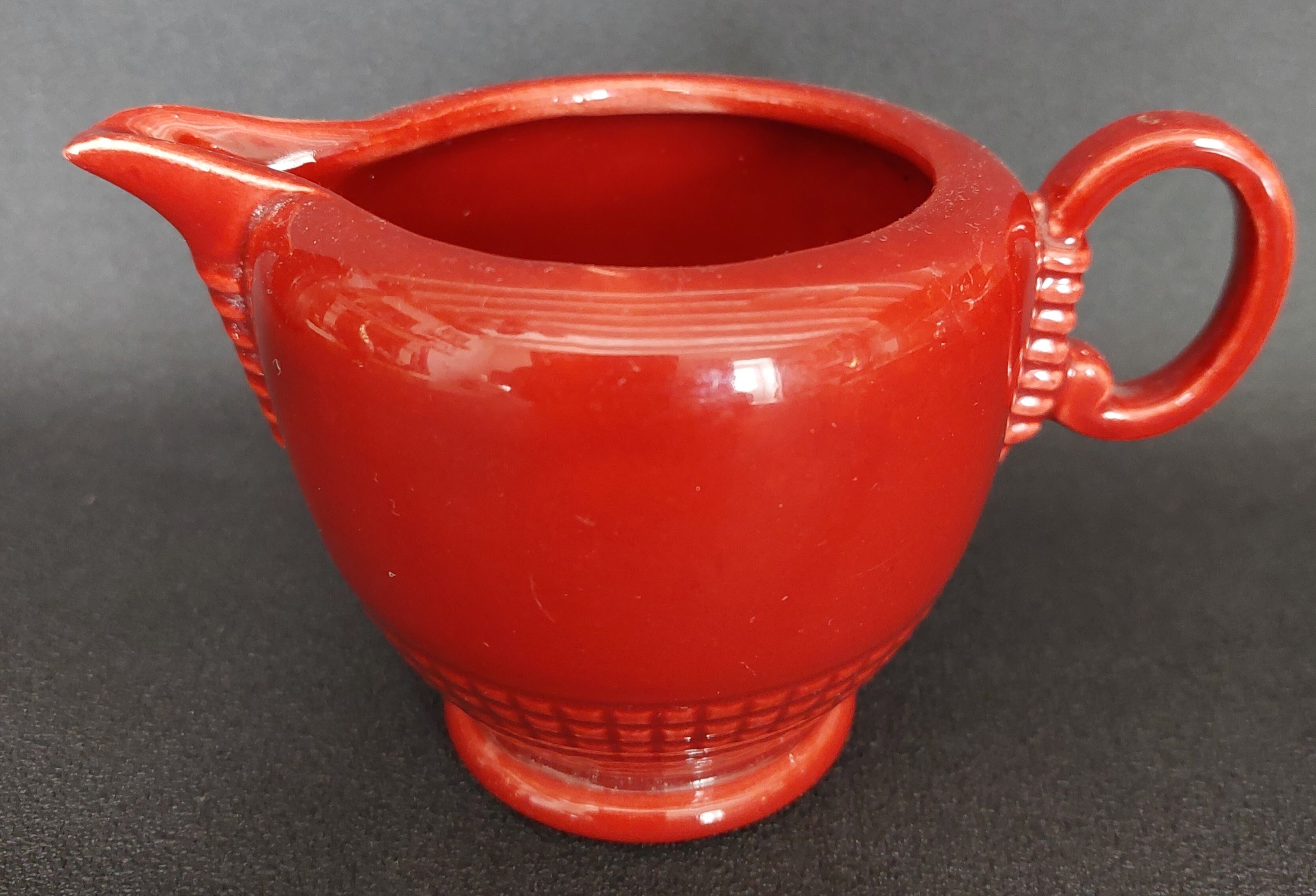 Ceramic cream pot in raspberry colour B. Letalle Saint Clément.