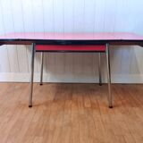 Expandable table in red formica
