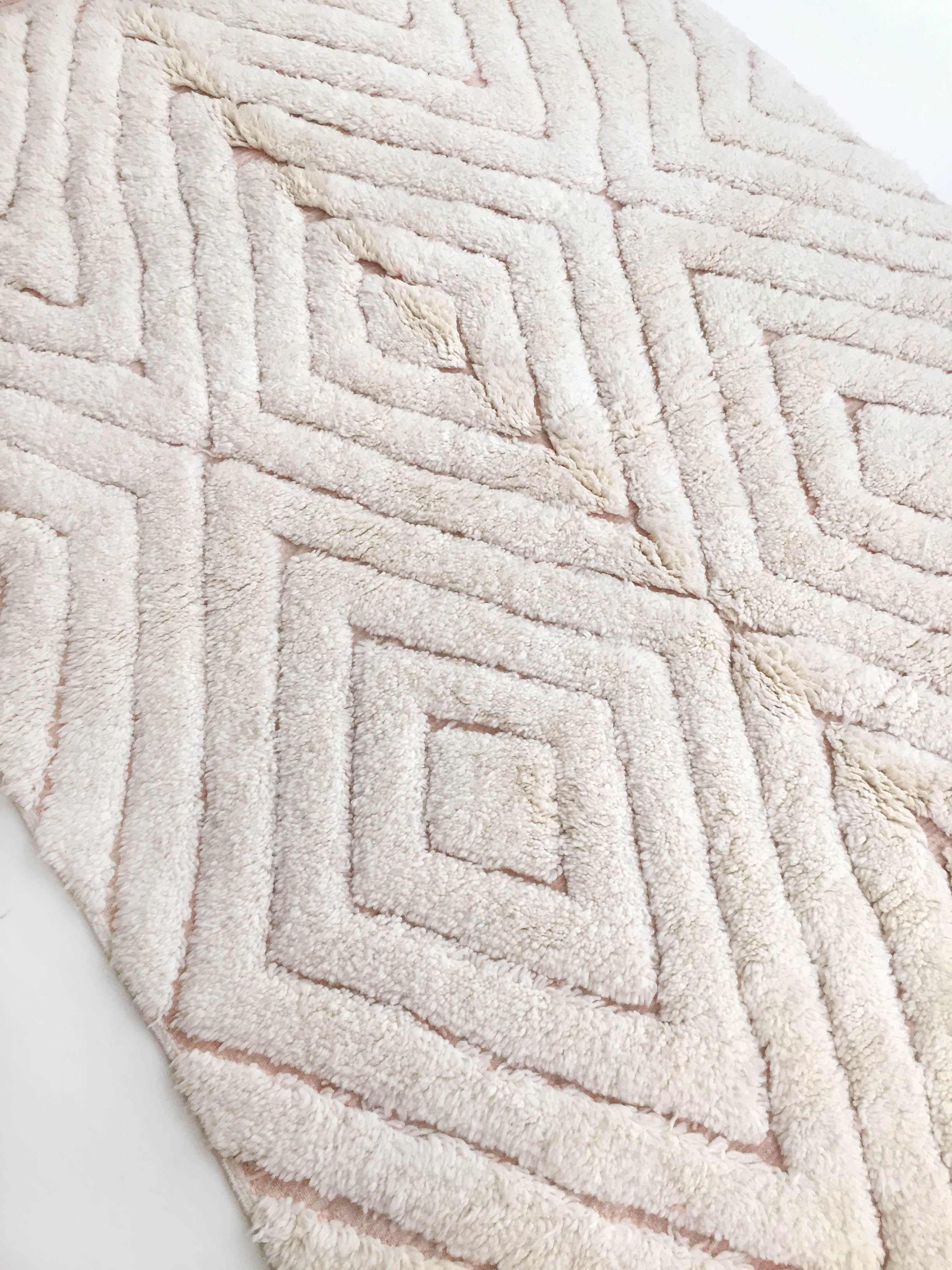 Moroccan Berber carpet blessed ouarain ecru with pink diamonds engraved 288x194cm