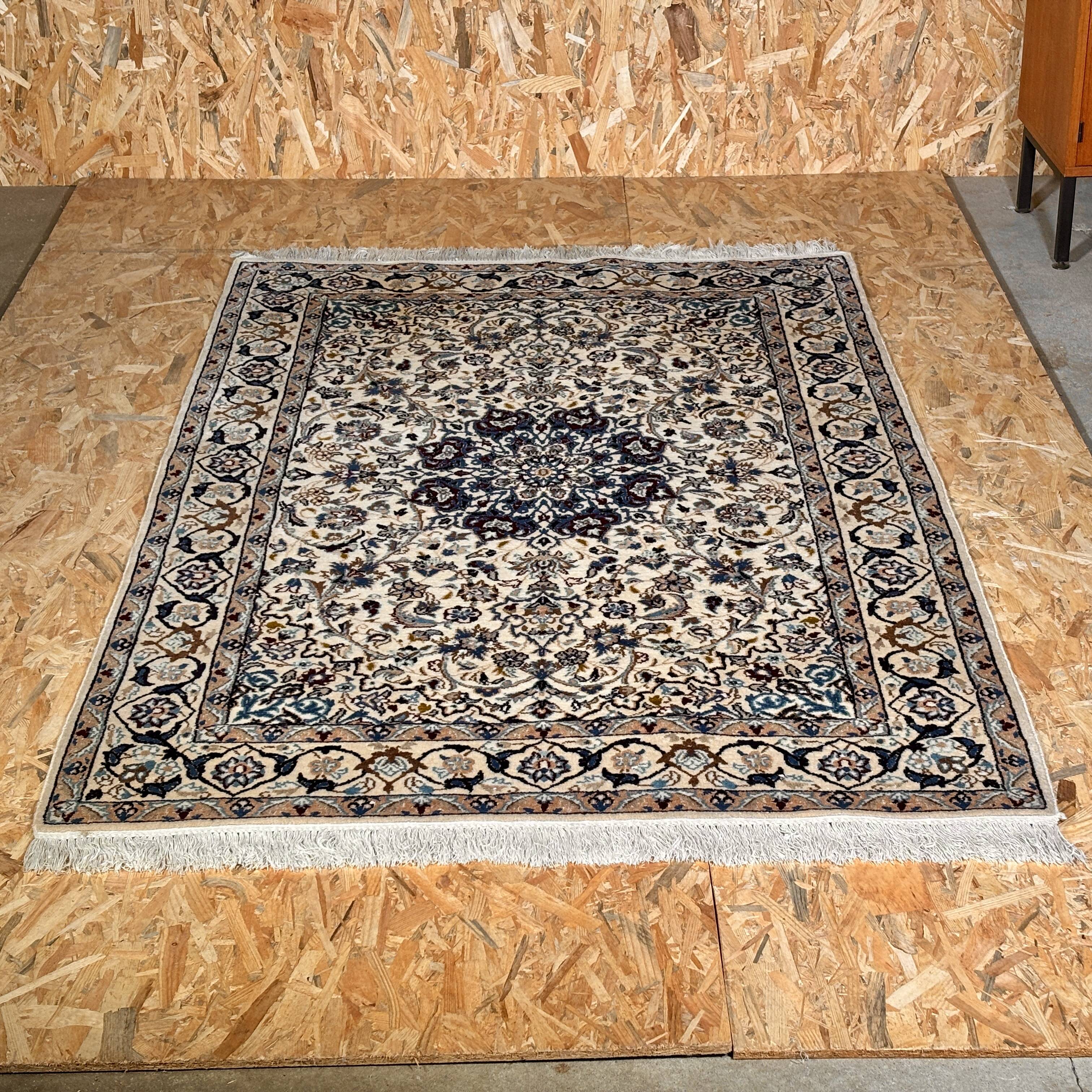 Nain Persian carpet in wool on cotton – 207 x 127 cm