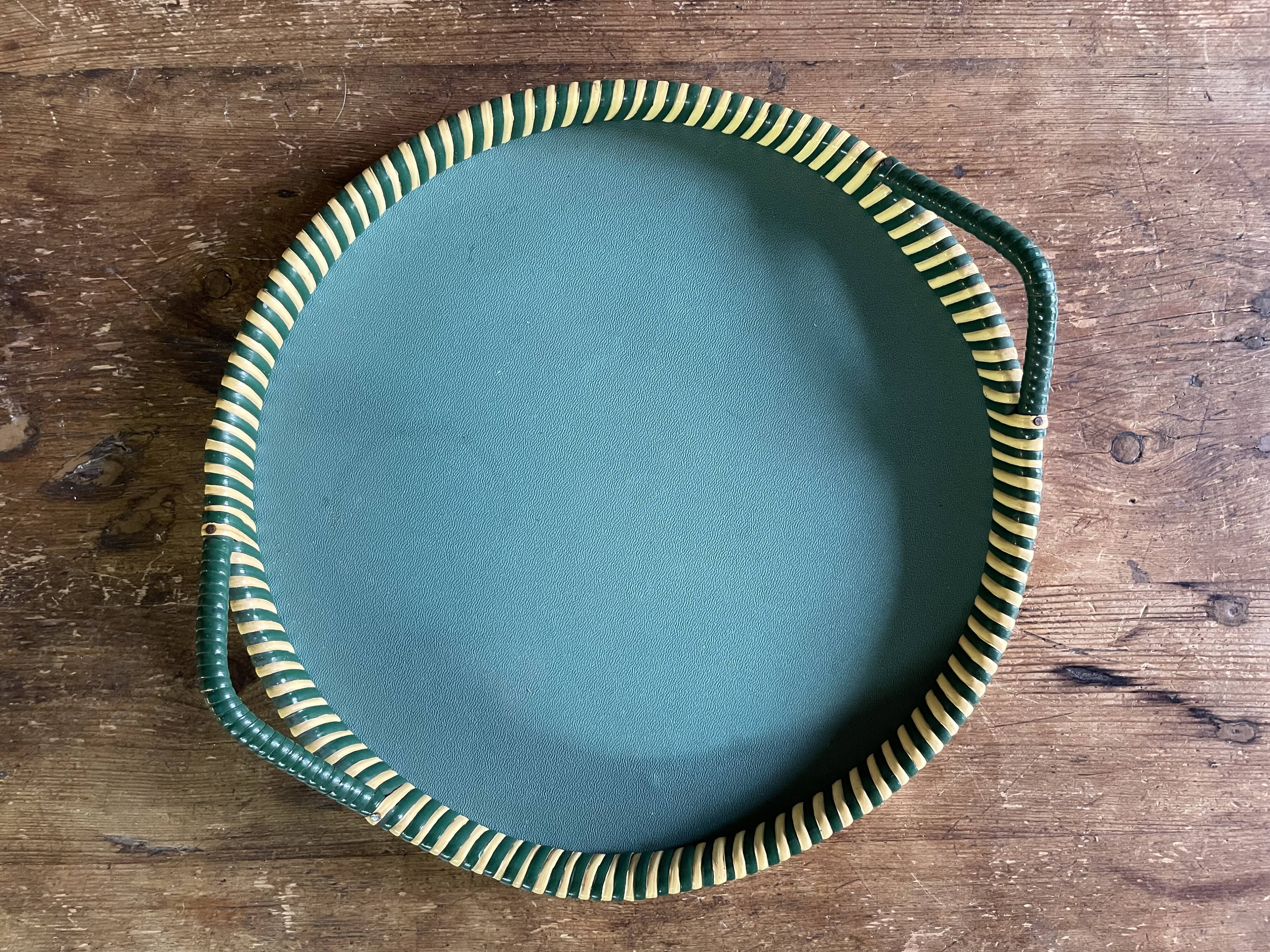 Wood and scoubidou tray