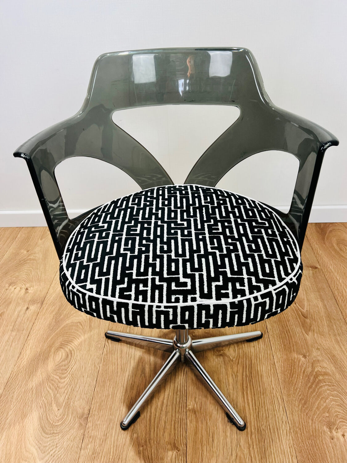Swivel chair