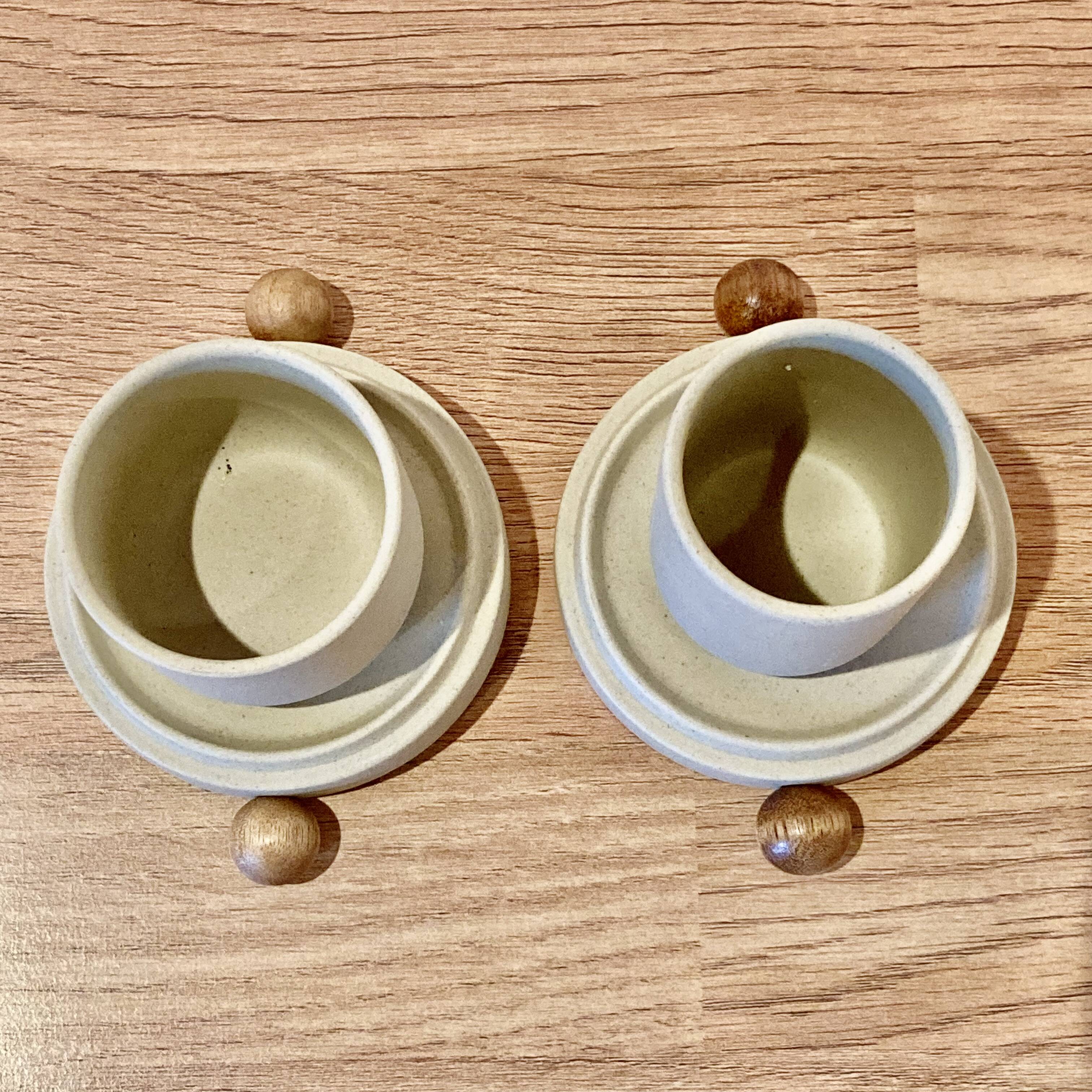 Duo de bougeoirs scandinaves en céramique et bois