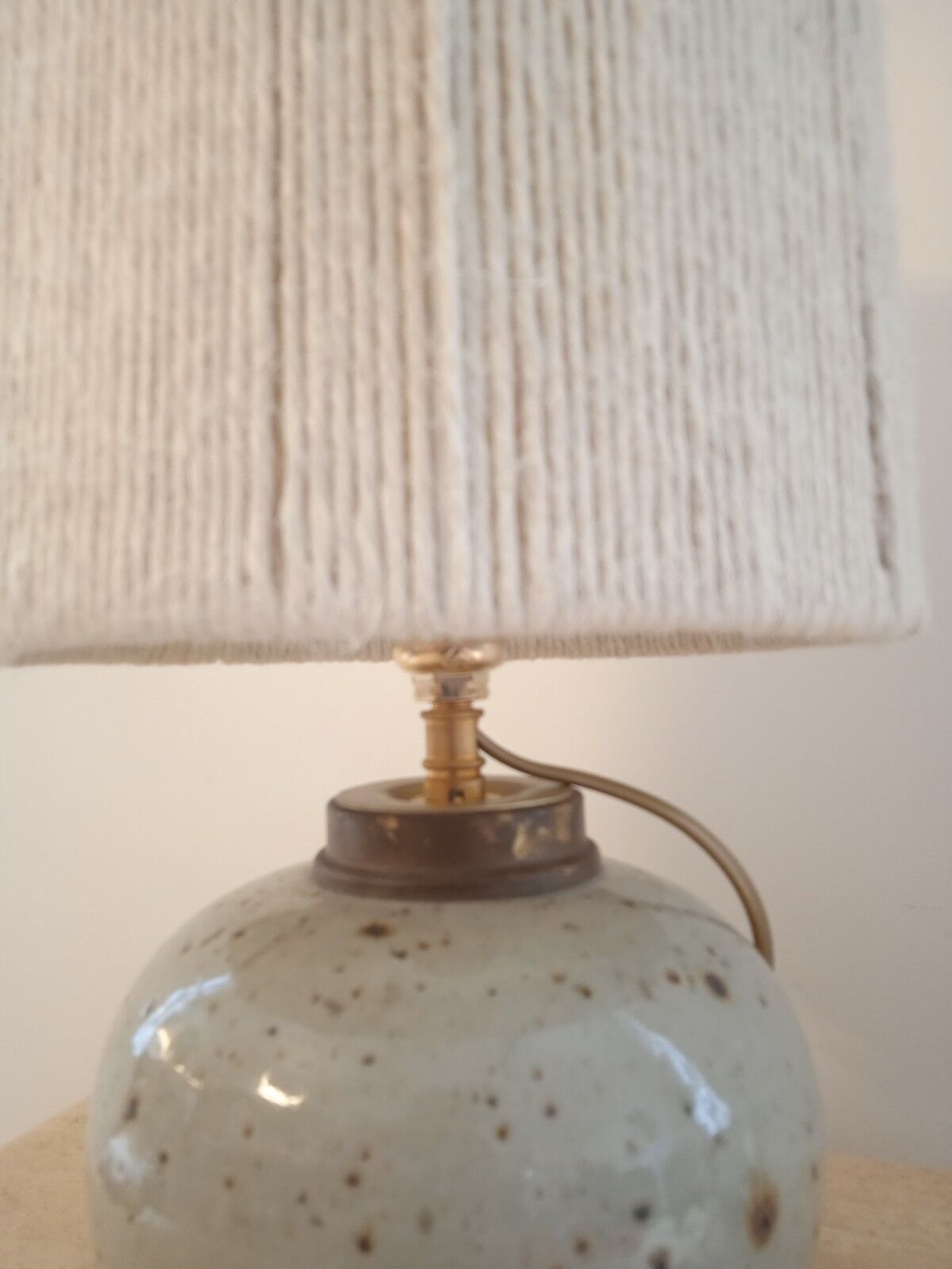Lampe vintage en grès émaillé avec abat-jour en corde