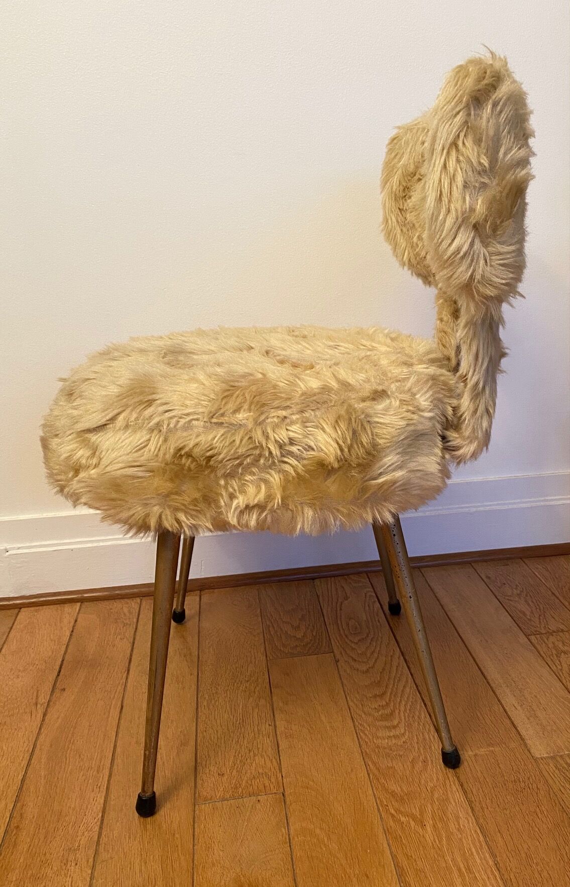 Beige Pelfran moumoute chair