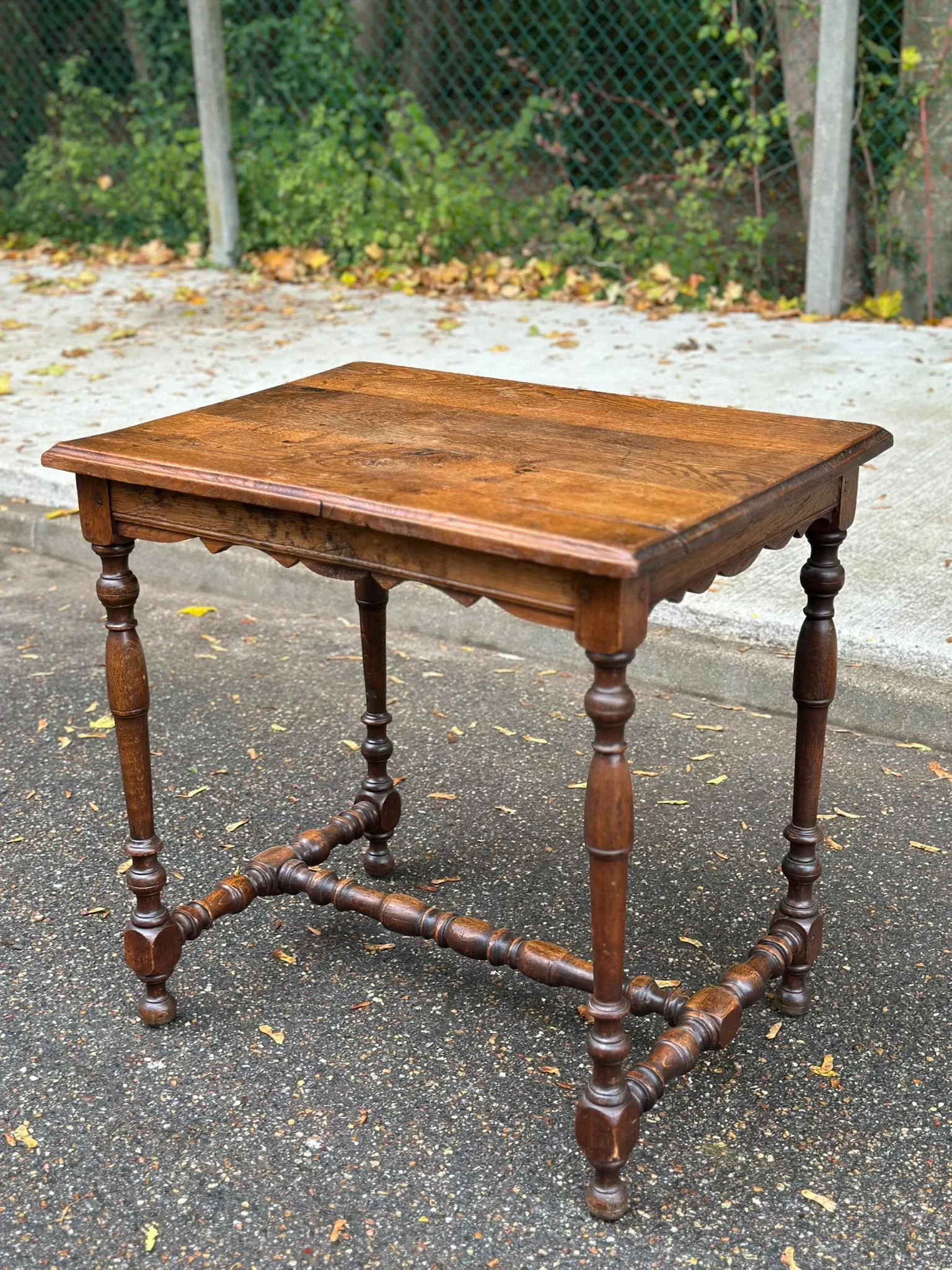 Solid walnut table in Louis XIII/Louis XIV style from the 19th century, 80x75cm.