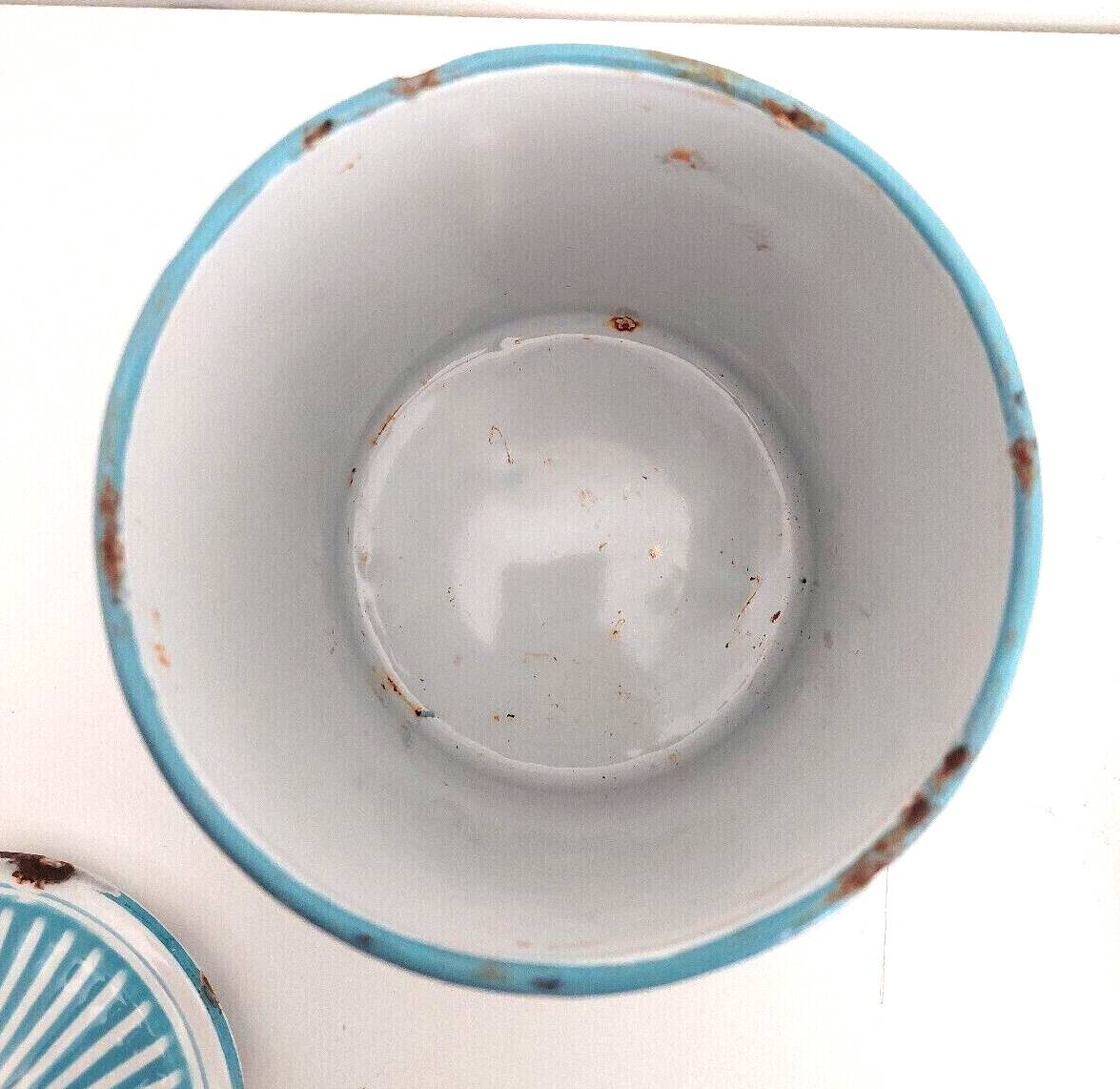 Old Spice Pot SUCRE in blue and white enamelled sheet metal with stripes + a garland of roses