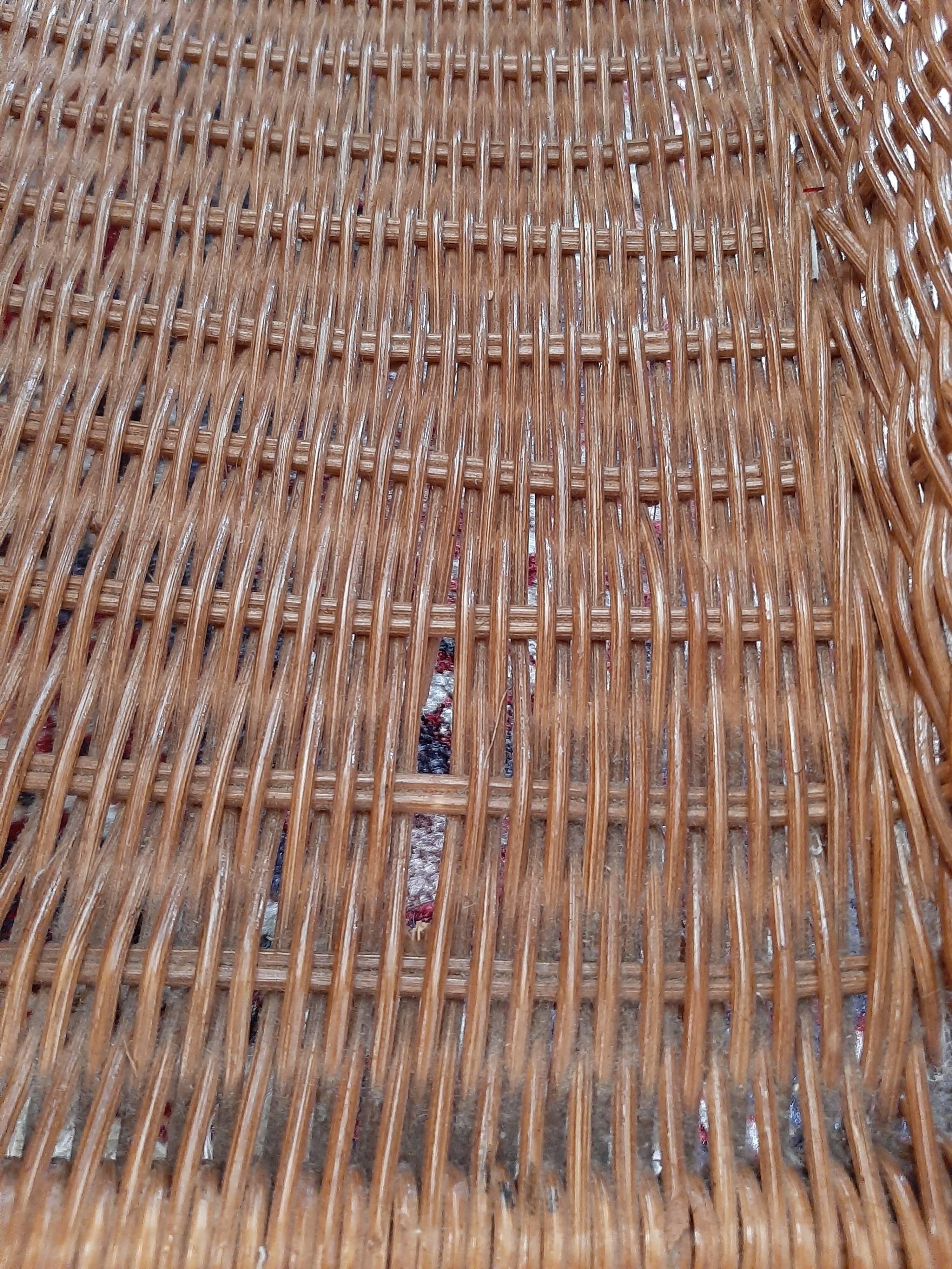 Door vintage rattan magazine