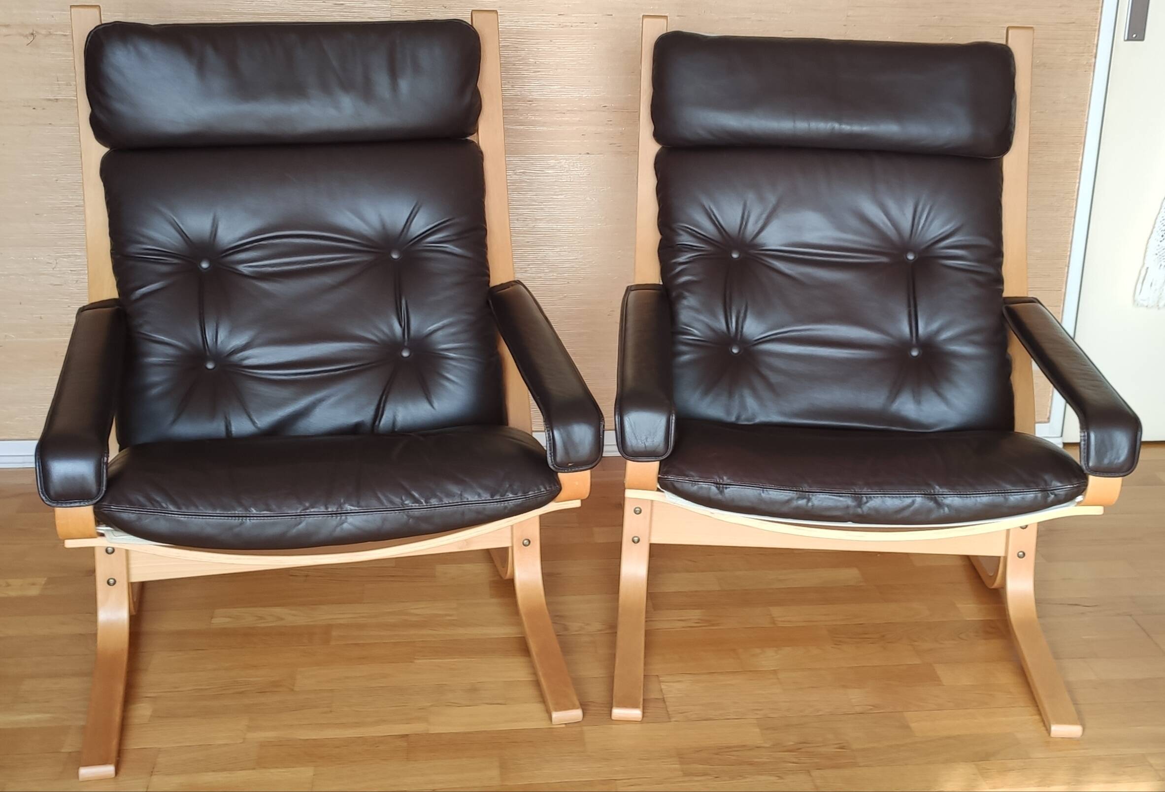 Siesta armchairs + footrest