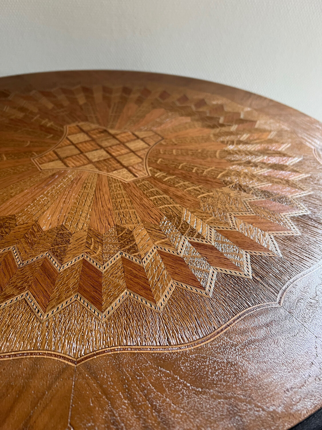 Table d’appoint marqueterie