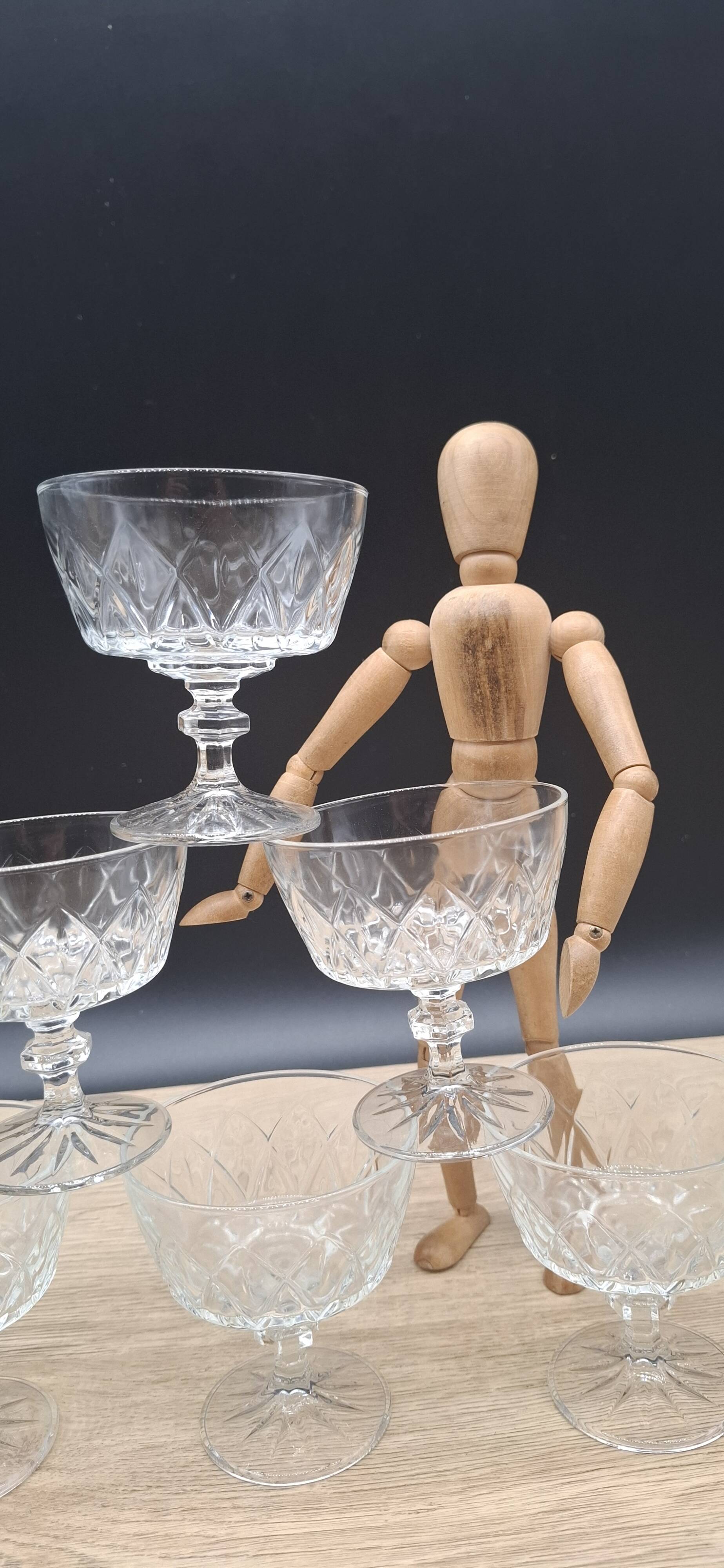 Set of 6 chiseled sparkling wine glasses