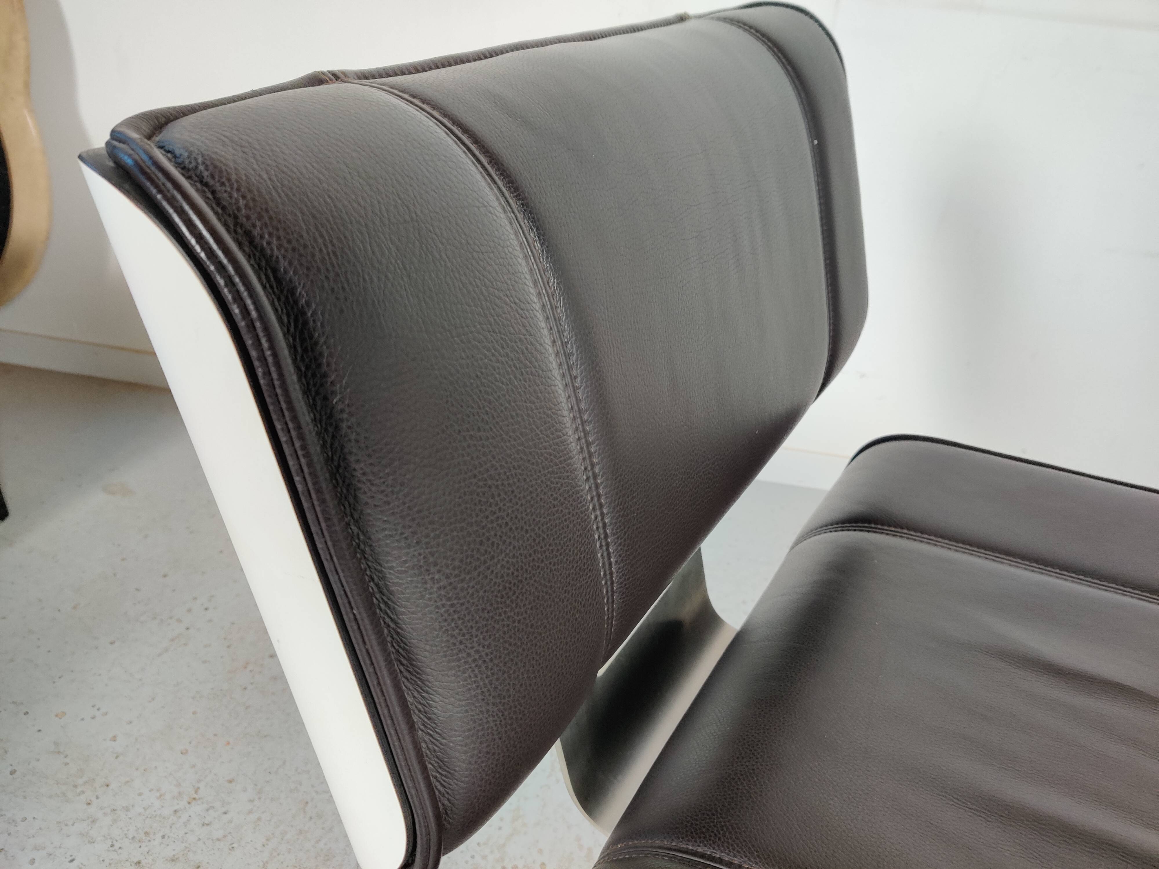 Pair of leather armchairs, 80s/90s