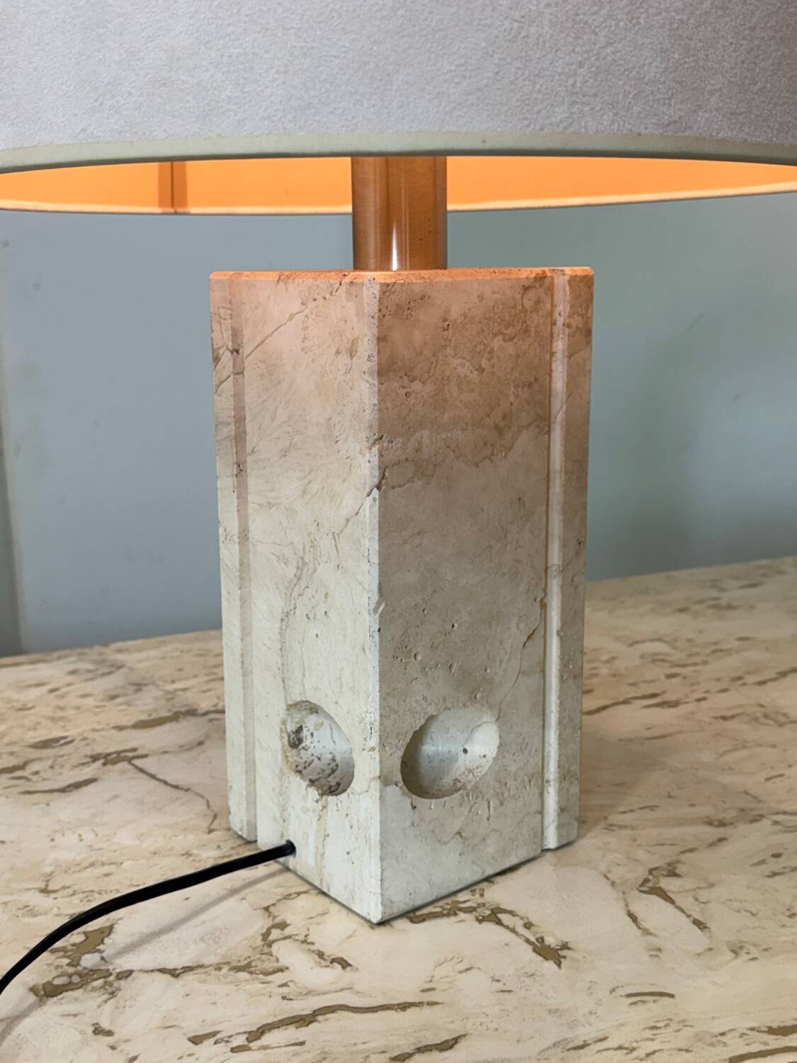 Mid Century Modernist Brutalist Italian Travertine table lamp, 1960s