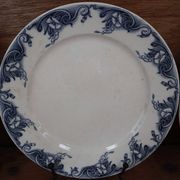 Antique earthenware dessert plates with the lions of France "Pernelle"