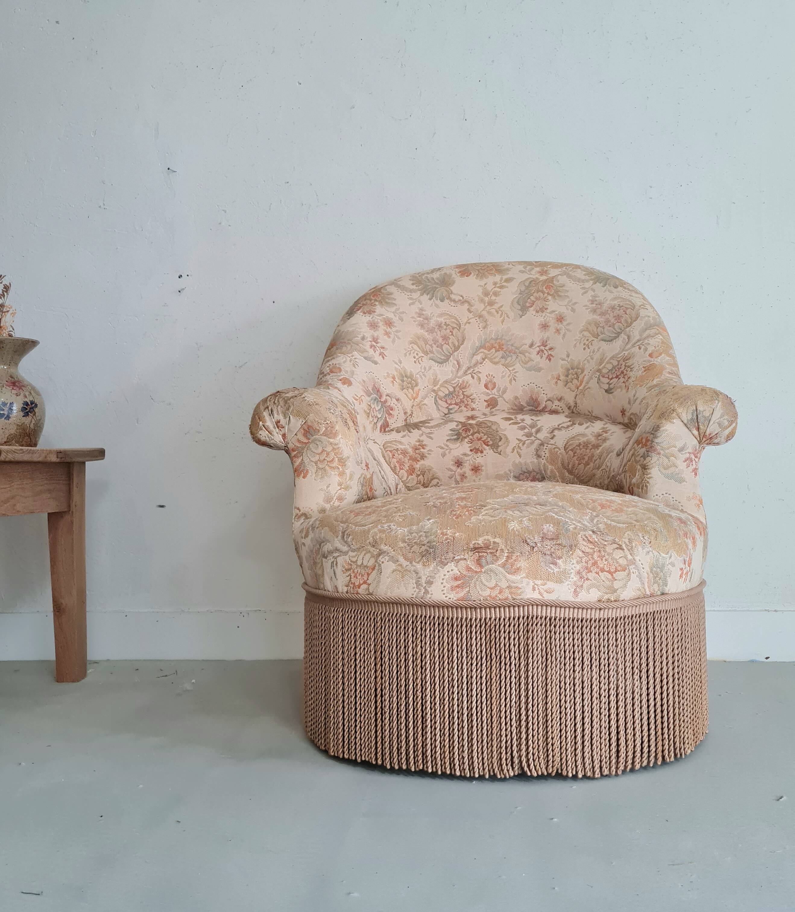 Floral toad armchair with fringes