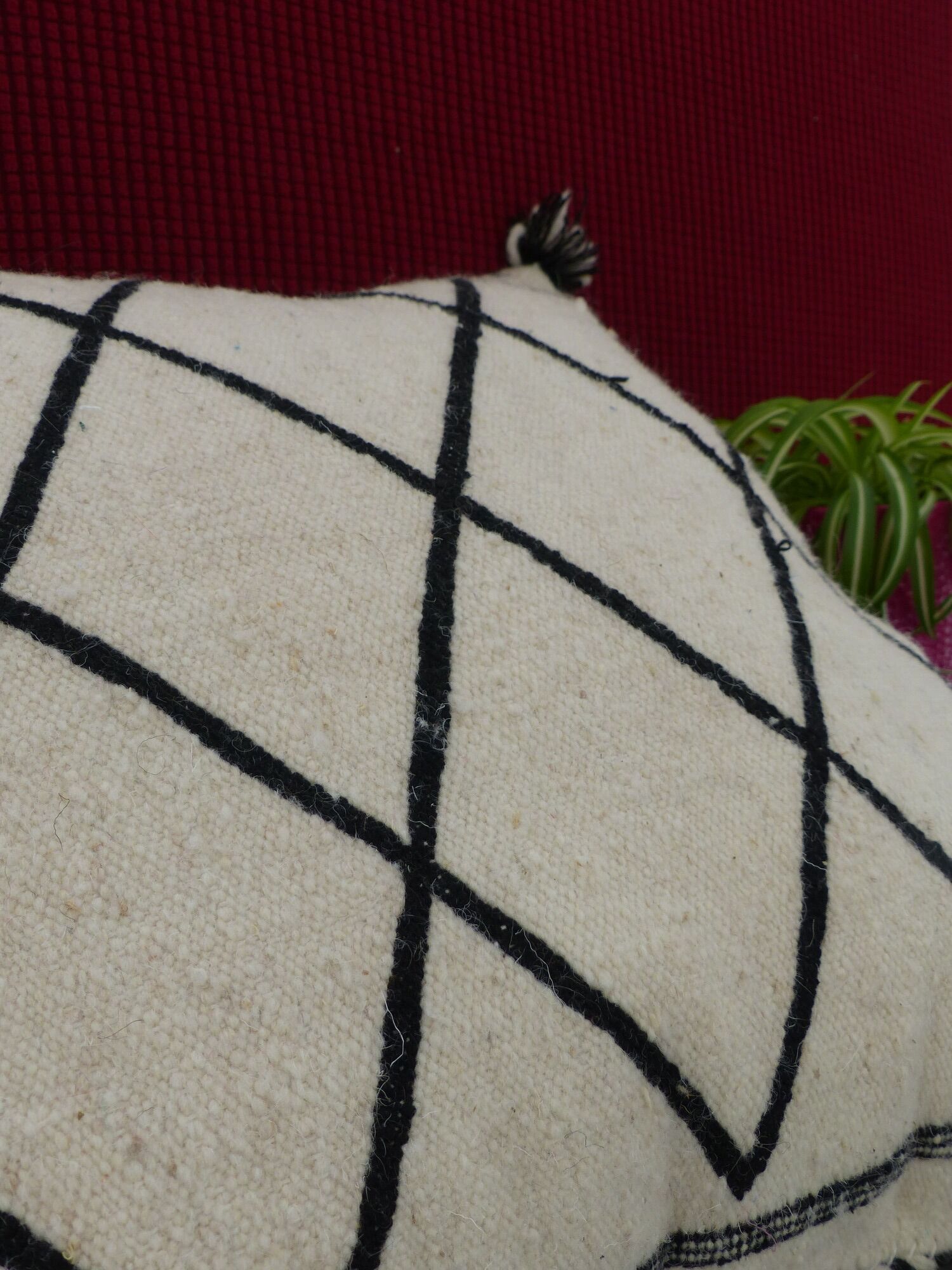 Coussin noir et blanc Kilim Beni Ouarain 50x55 cm en laine