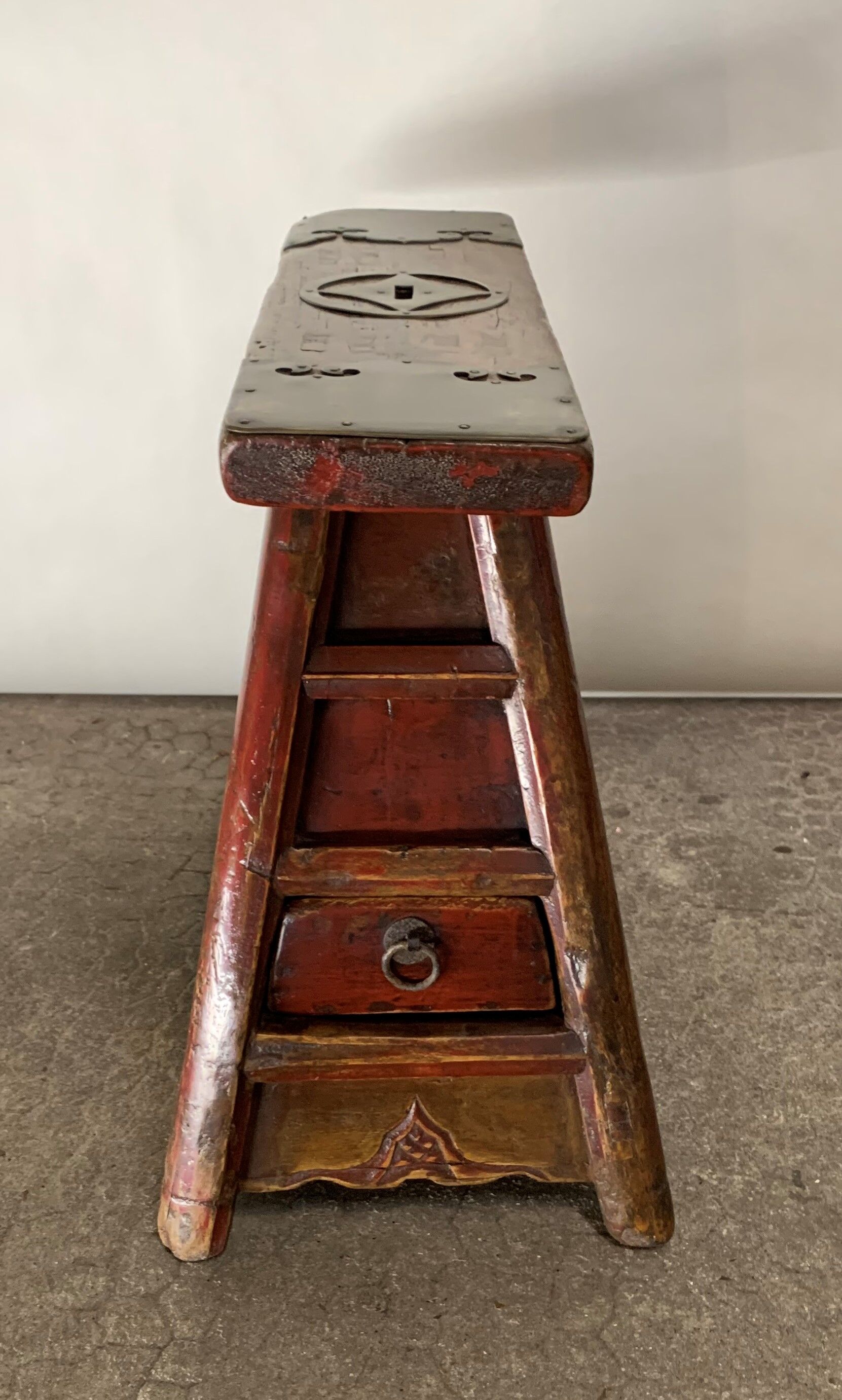 Chinese hairdresser's stool