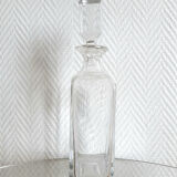 Whisky decanter with flat cap